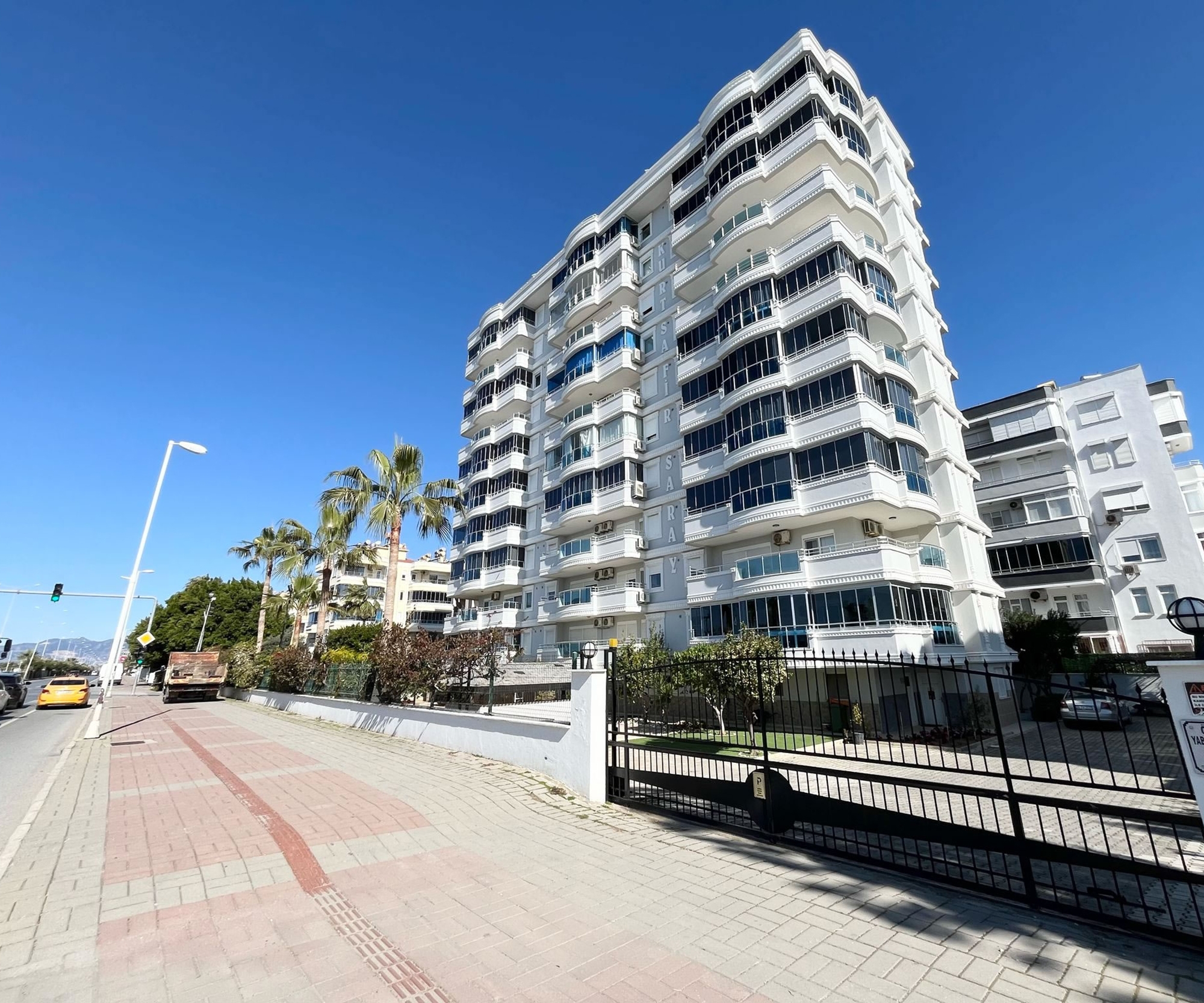 Strandnahes 2+1 Apartment mit Meeres- und Burgblick, Alanya