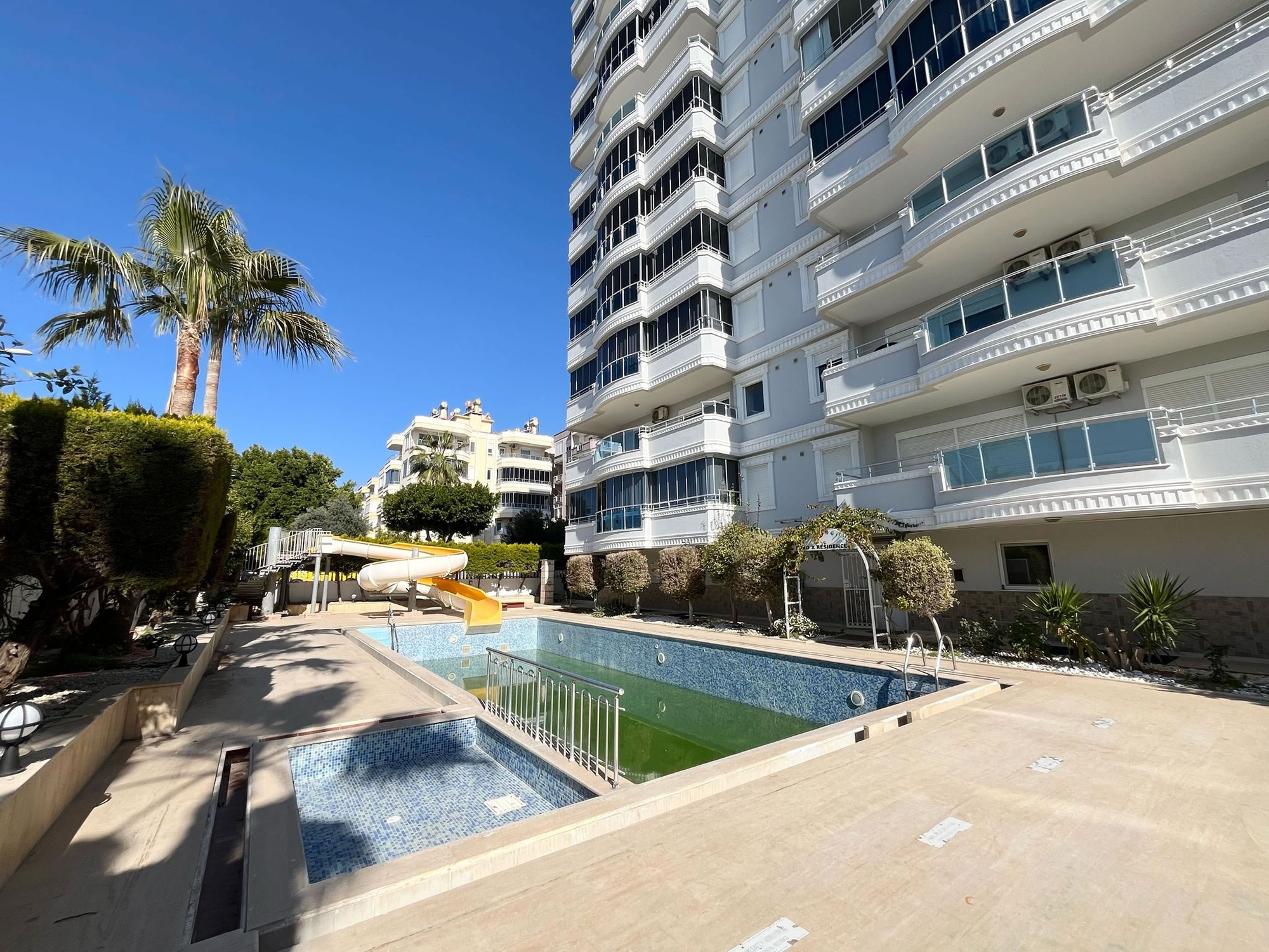Strandnahes 2+1 Apartment mit Meeres- und Burgblick, Alanya
