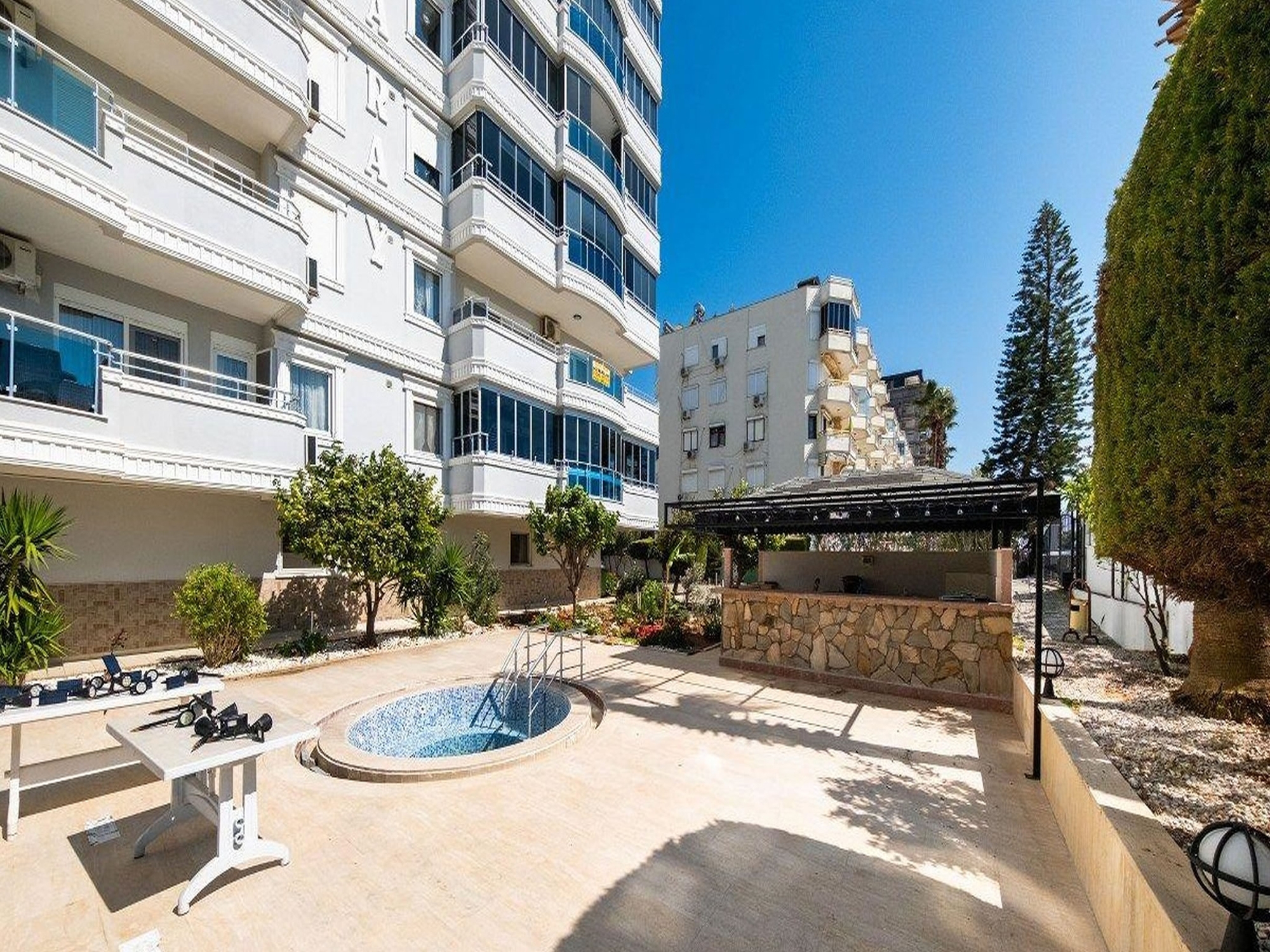 Strandnahes 2+1 Apartment mit Meeres- und Burgblick, Alanya
