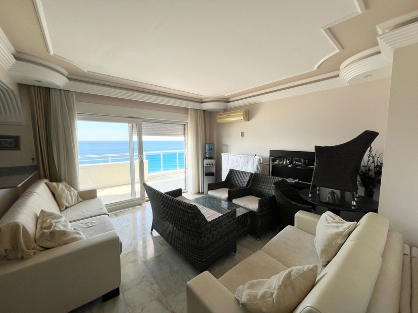 Strandnahes 2+1 Apartment mit Meeres- und Burgblick, Alanya