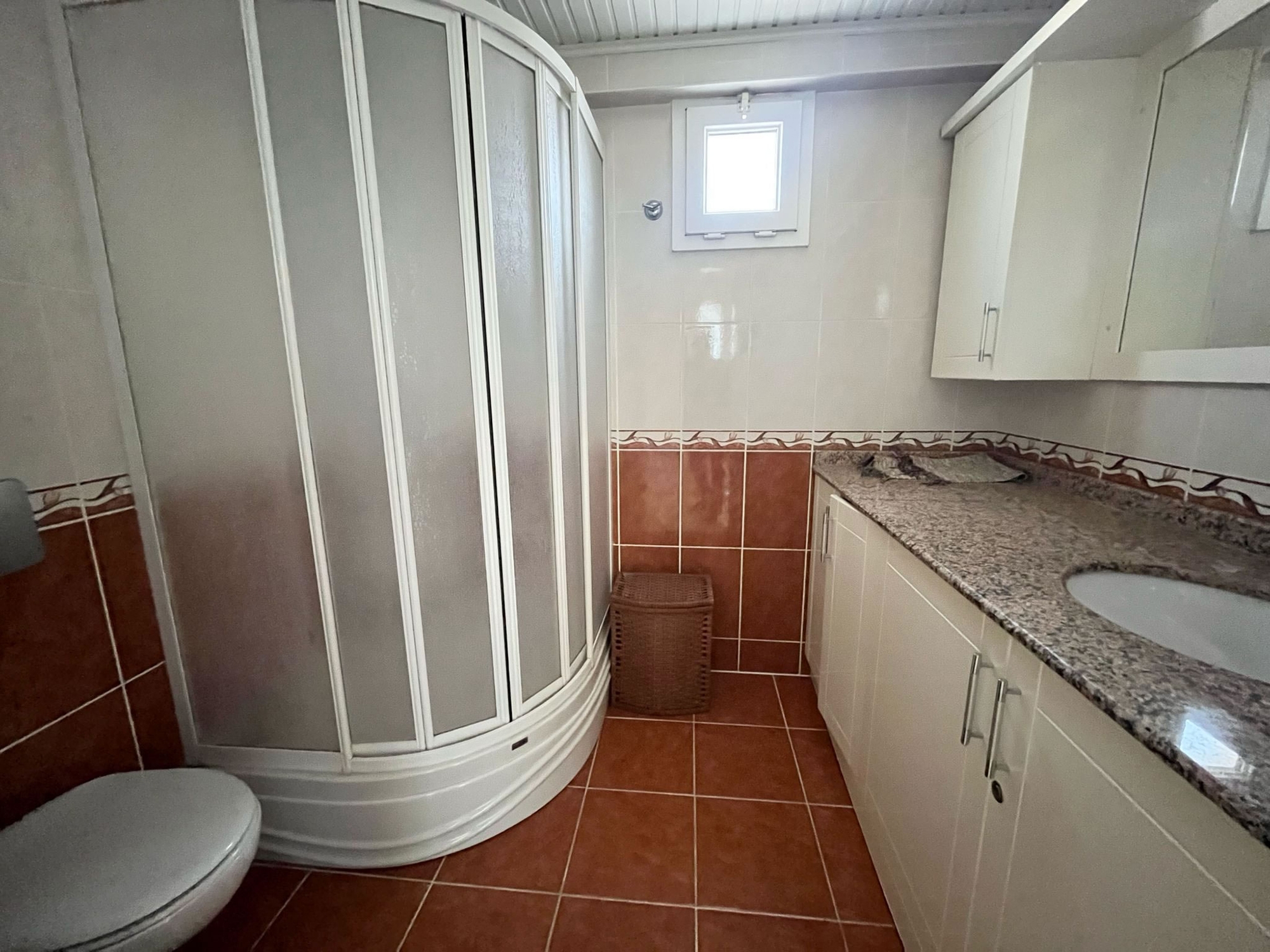 Strandnahes 2+1 Apartment mit Meeres- und Burgblick, Alanya