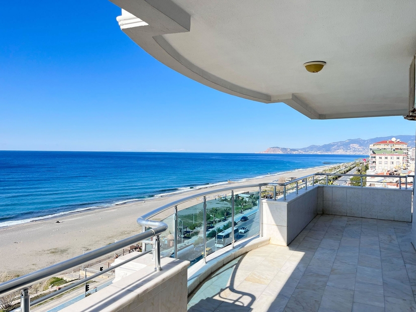 Strandnahes 2+1 Apartment mit Meeres- und Burgblick, Alanya