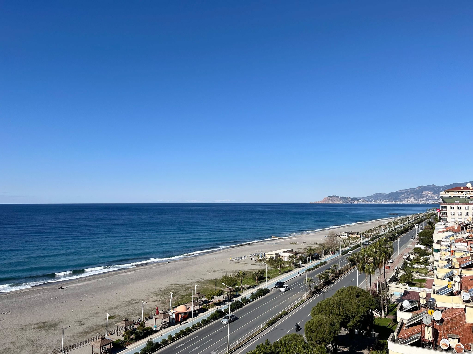 Strandnahes 2+1 Apartment mit Meeres- und Burgblick, Alanya