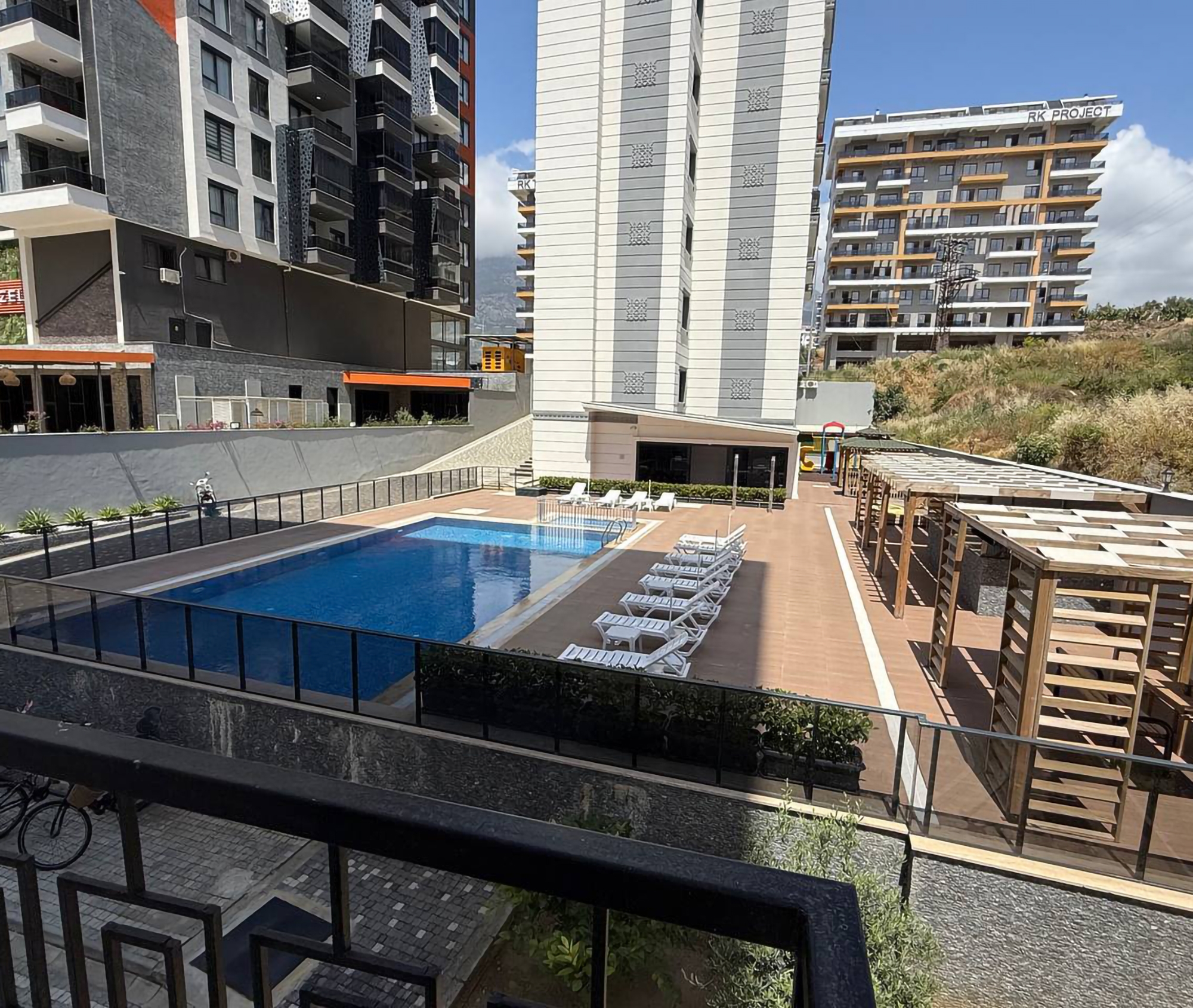 Lyxig 1+1 lägenhet med utsikt över bergen, Alanya