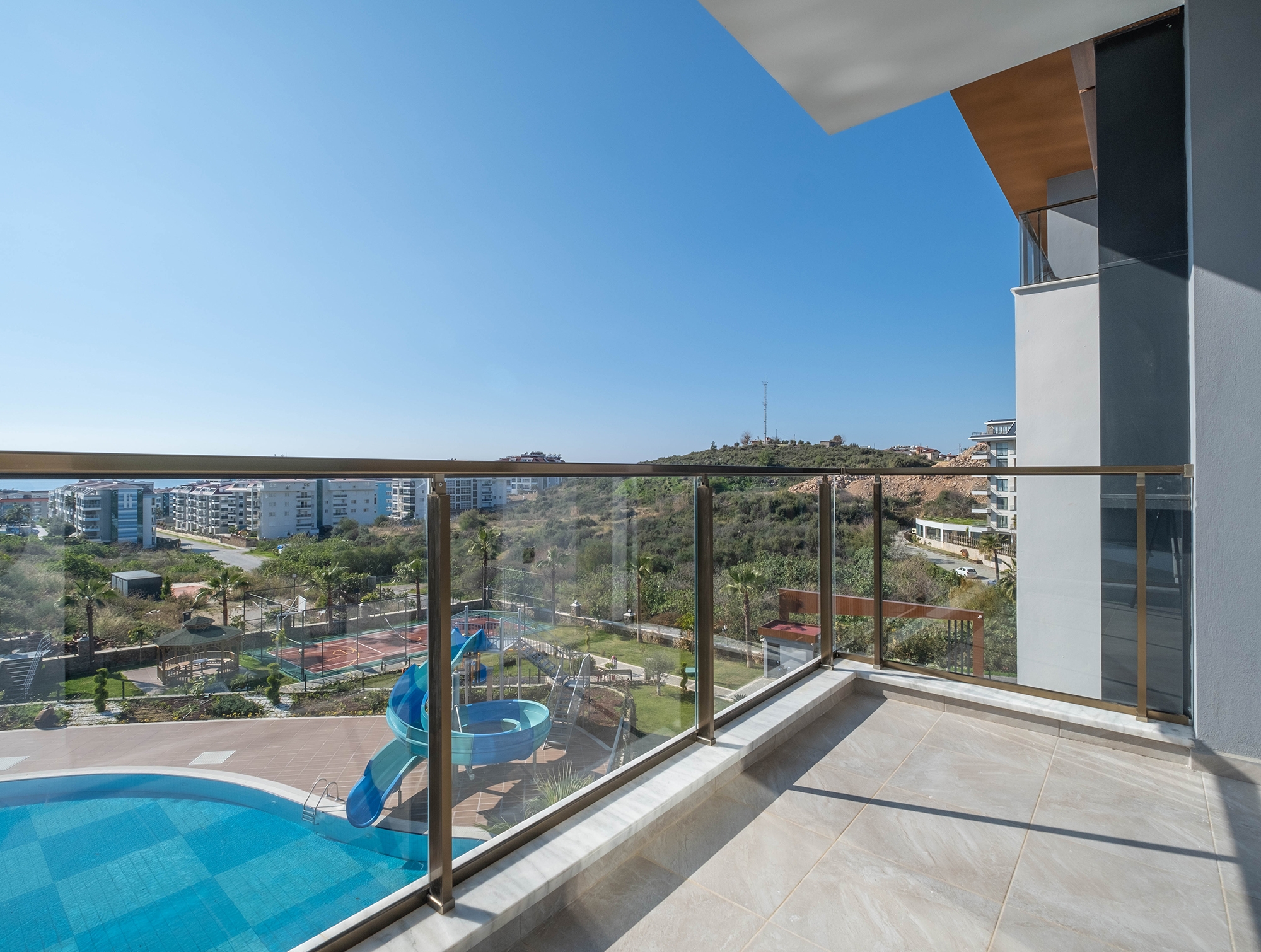 Luxurious 1+1 Apartment with Sea and Mountain Views, Alanya-Kestel