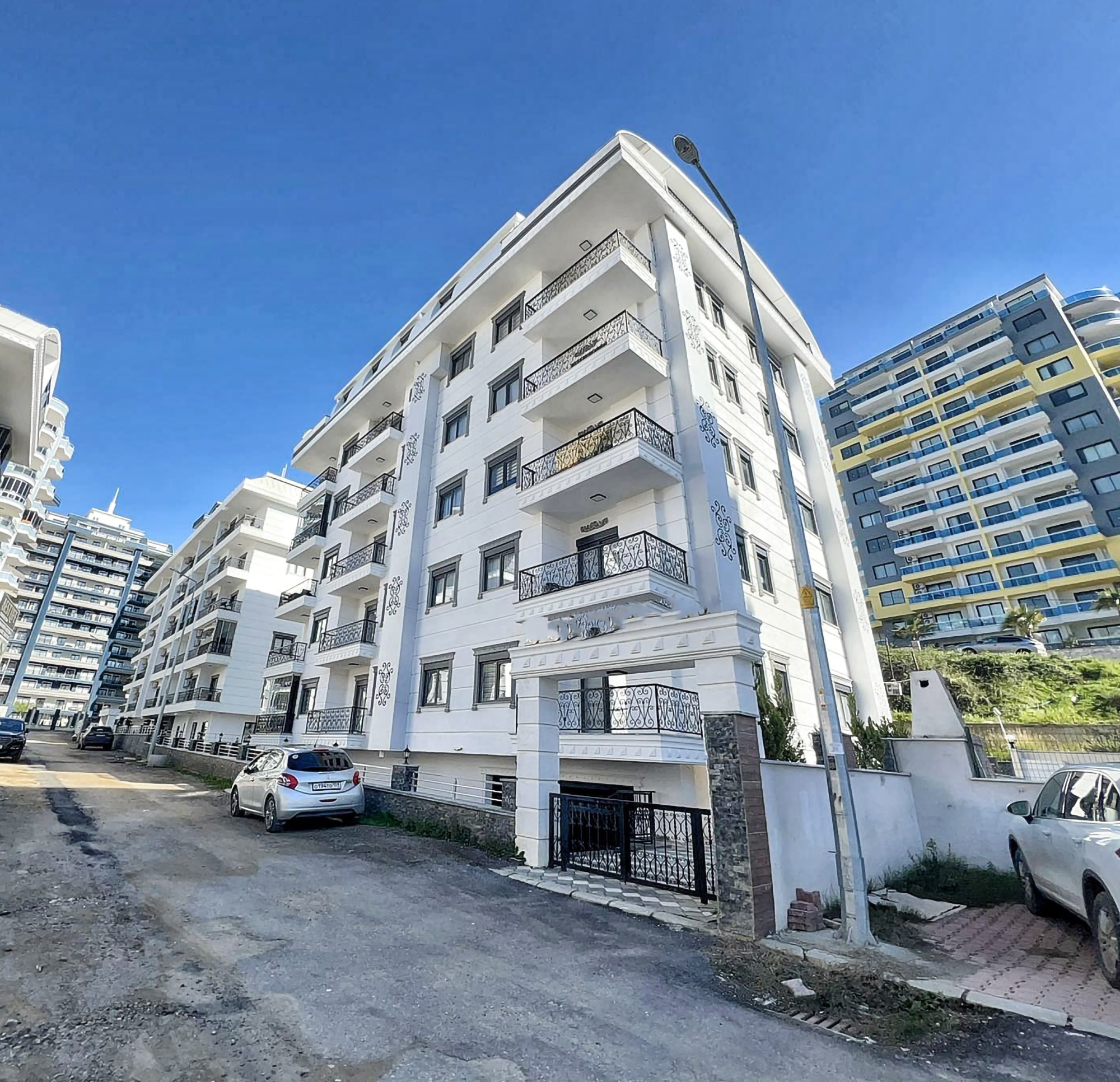 Luksuriøs 1+1 Leilighet med Fjellutsikt i Mahmutlar, Alanya