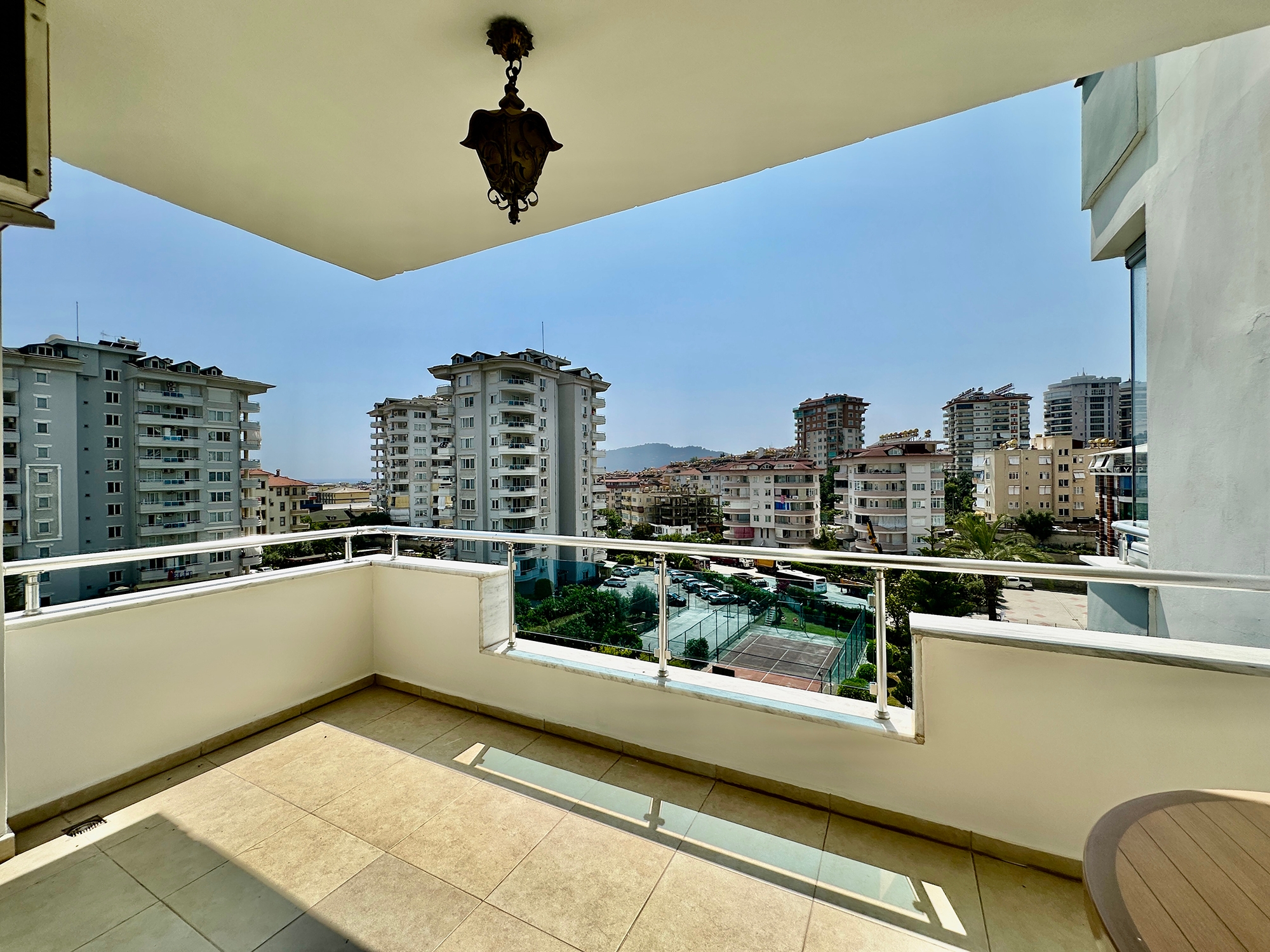 Slott- och bergsutsikt 1+1 lägenhet, Alanya - Cikcilli