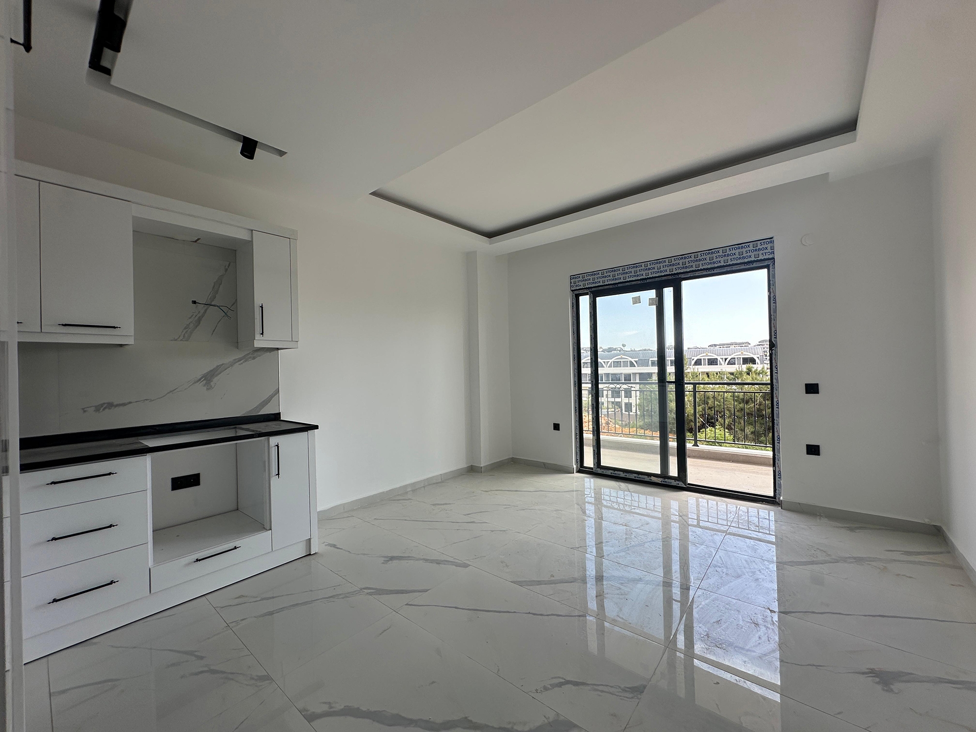 Linna- ja vuorinäkymillä varustettu 1+1 asunto Oba, Alanya