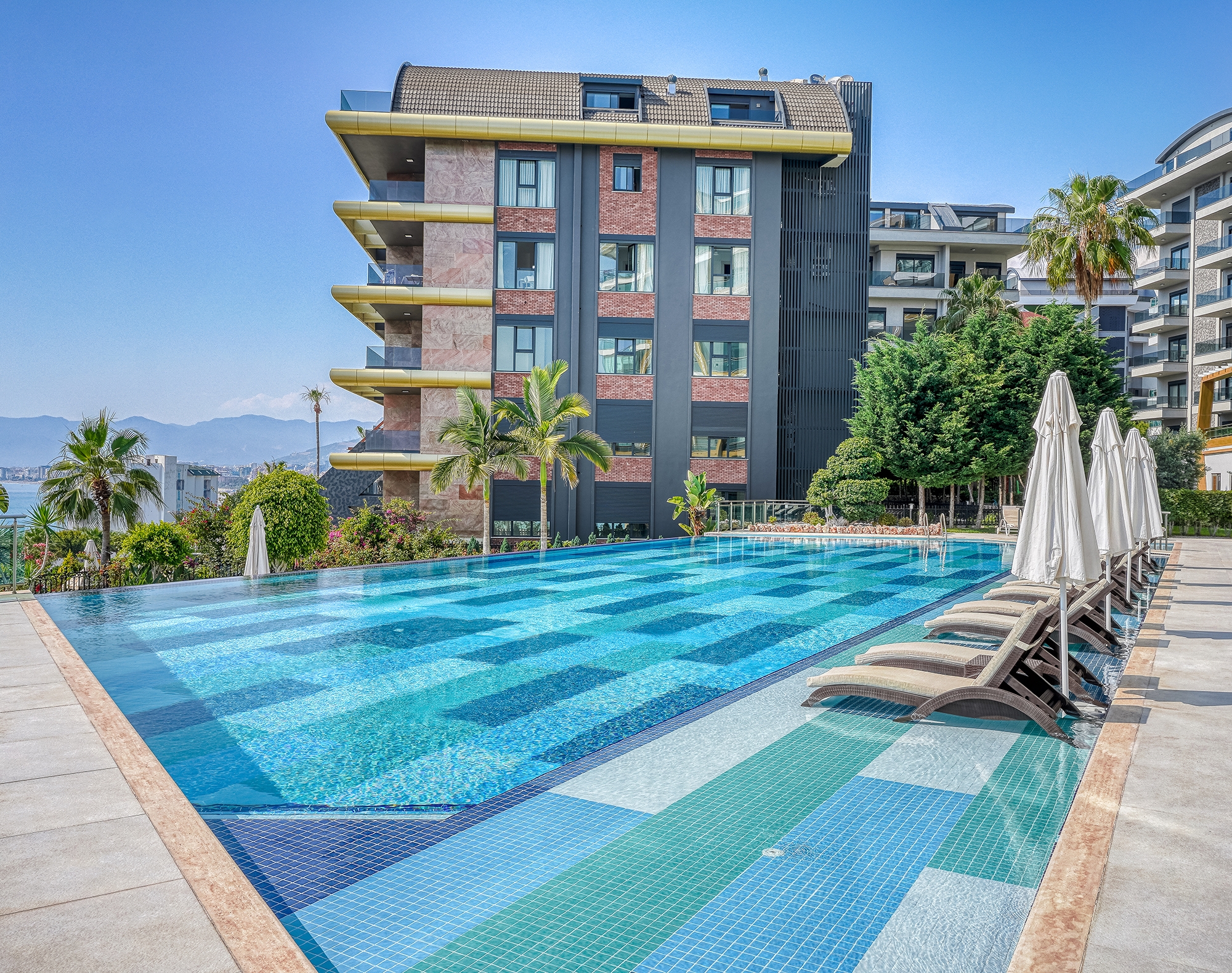 Luksus 1+1 Lejlighed med Hav- og Bjergudsigt i Kargicak, Alanya