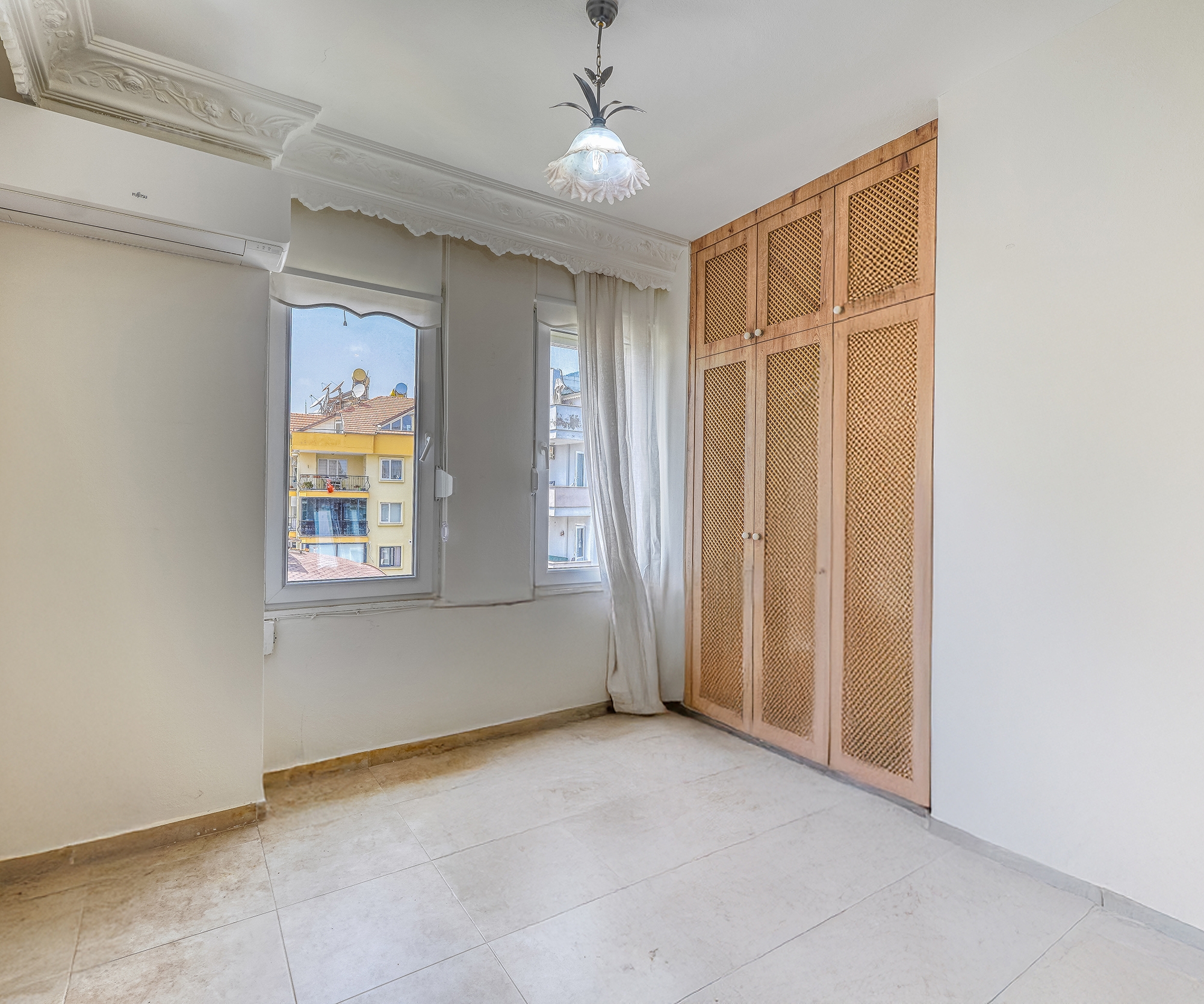 1+1 Wohnung mit Bergblick im Stadtzentrum von Alanya