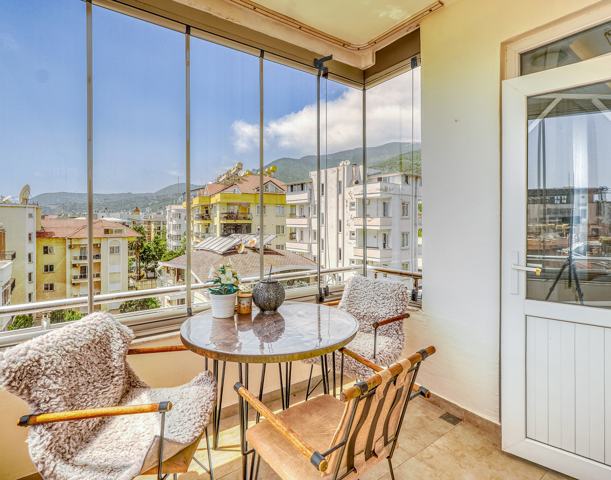 1+1 Wohnung mit Bergblick im Stadtzentrum von Alanya