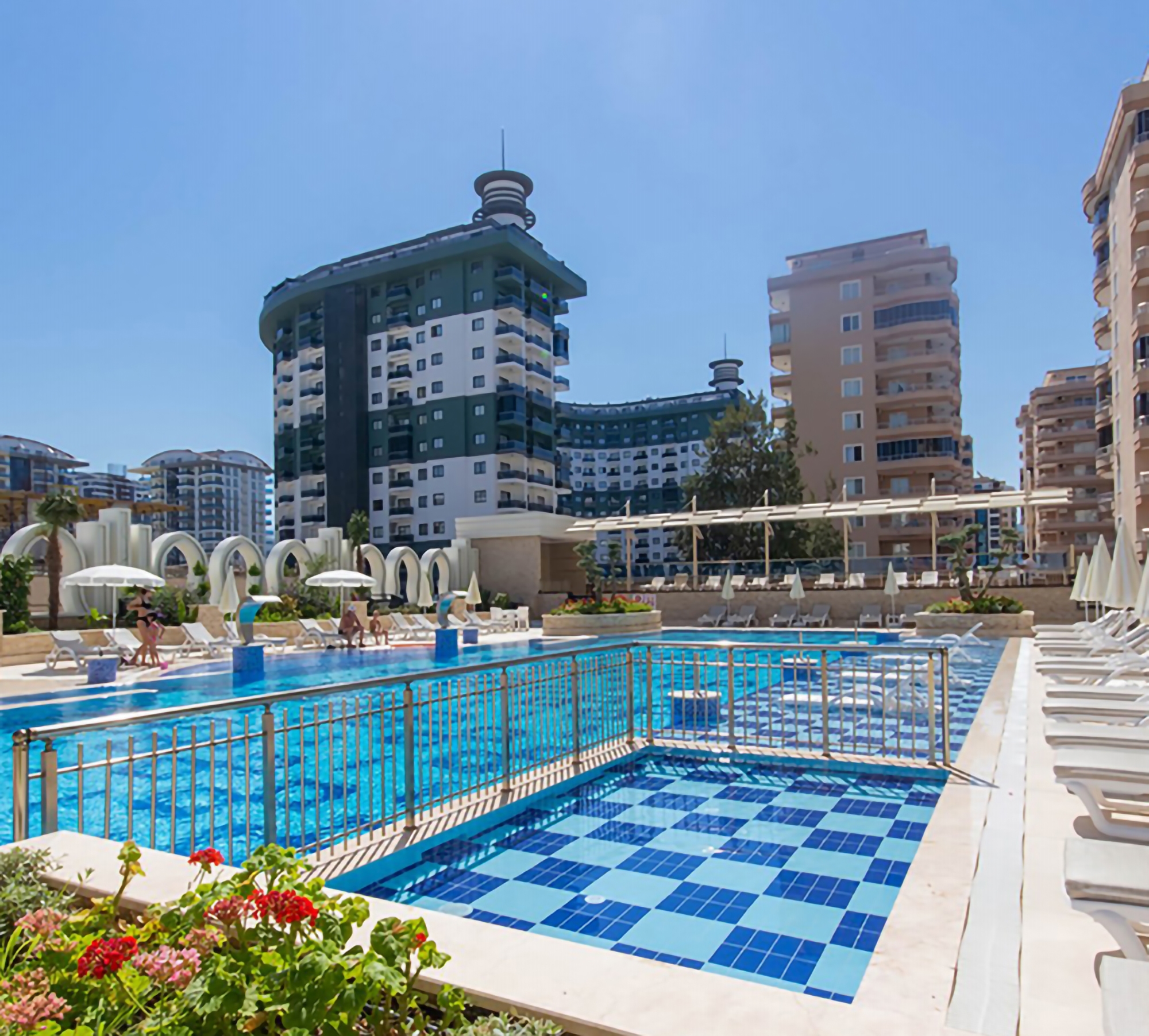 Luxurious 1+1 Apartment with Mountain Views in Mahmutlar, Alanya