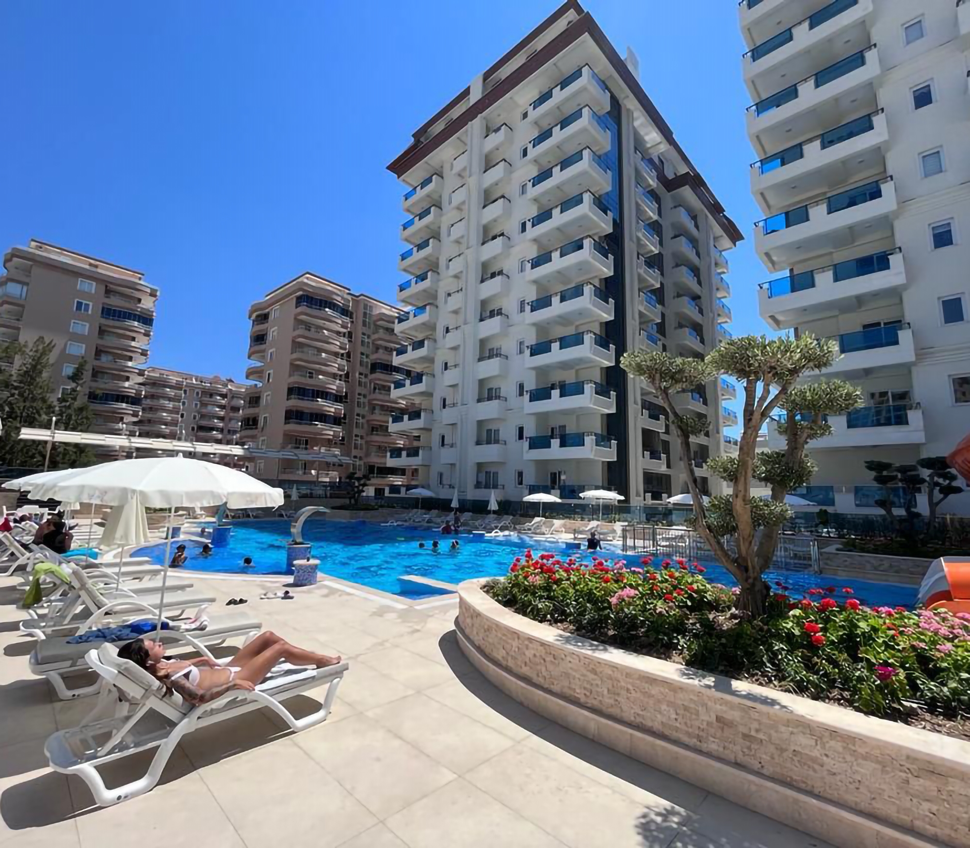 Luxurious 1+1 Apartment with Mountain Views in Mahmutlar, Alanya