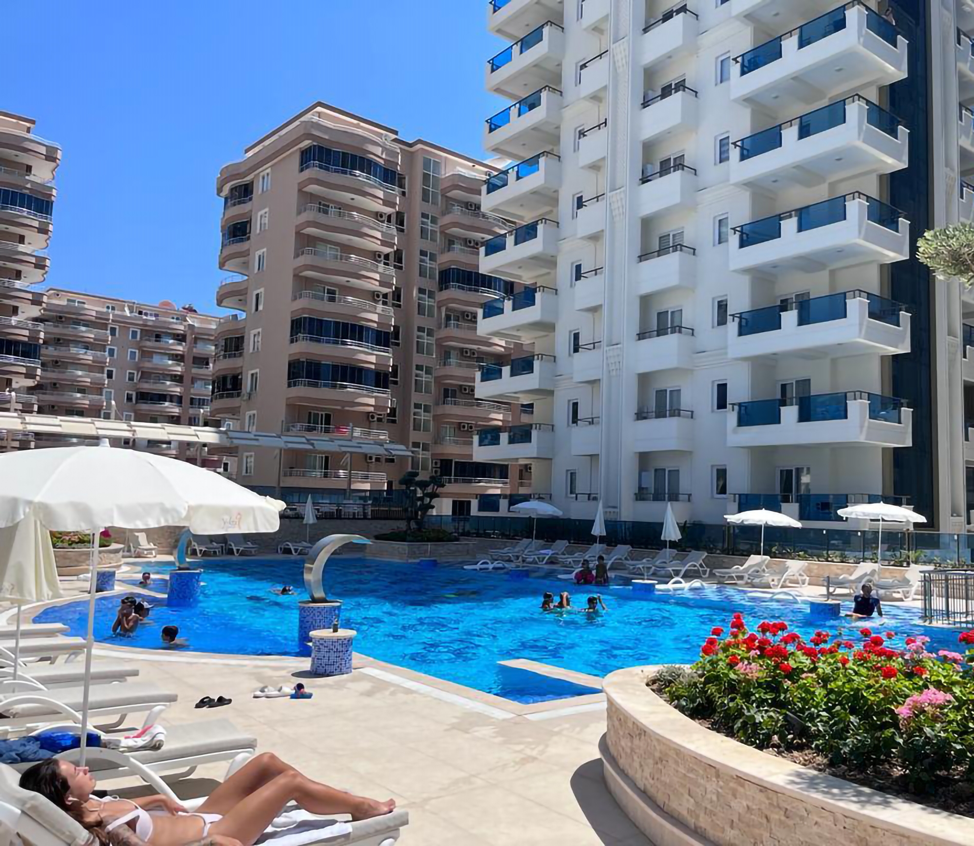 Luxurious 1+1 Apartment with Mountain Views in Mahmutlar, Alanya