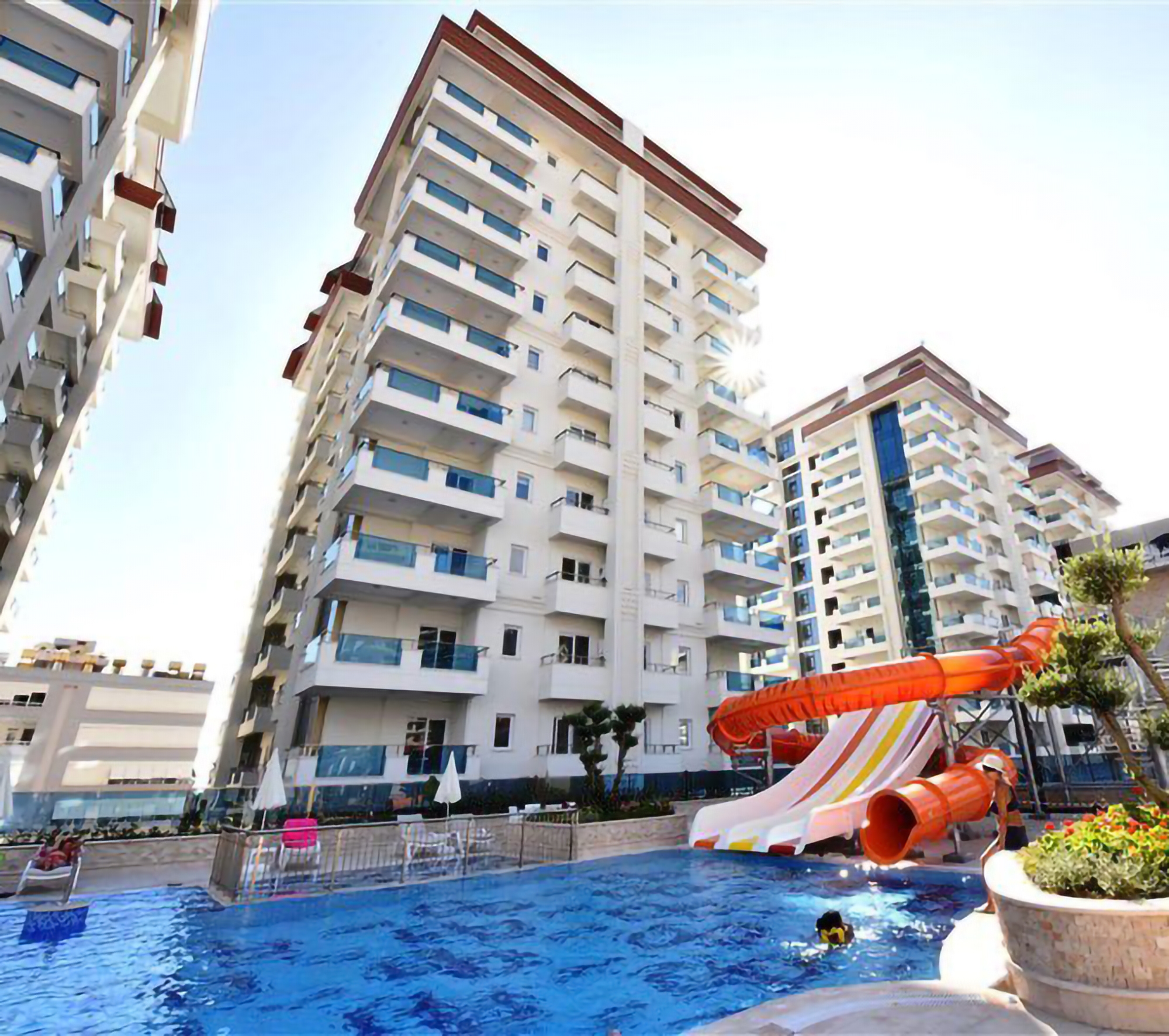 Luxurious 1+1 Apartment with Mountain Views in Mahmutlar, Alanya