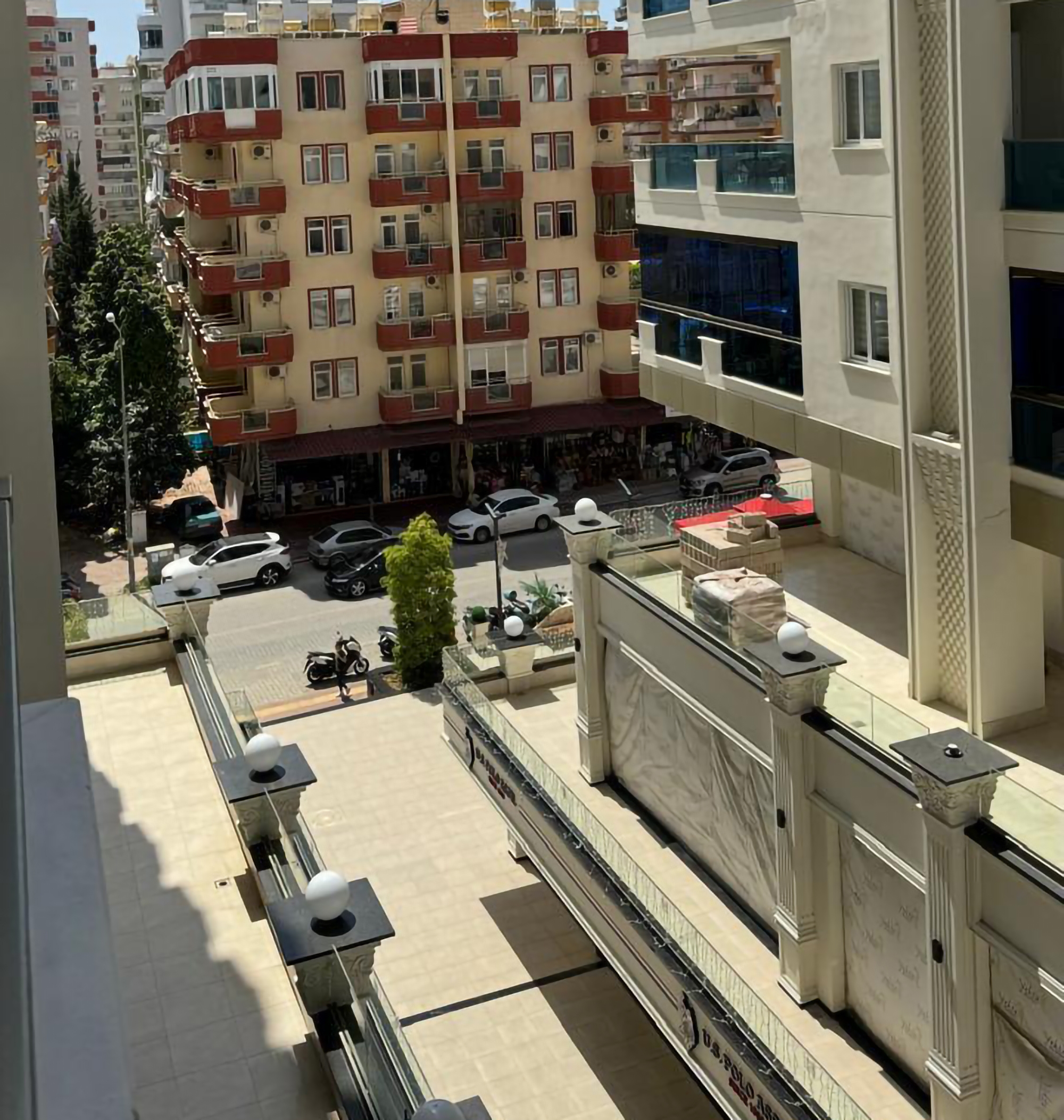 Luxurious 1+1 Apartment with Mountain Views in Mahmutlar, Alanya