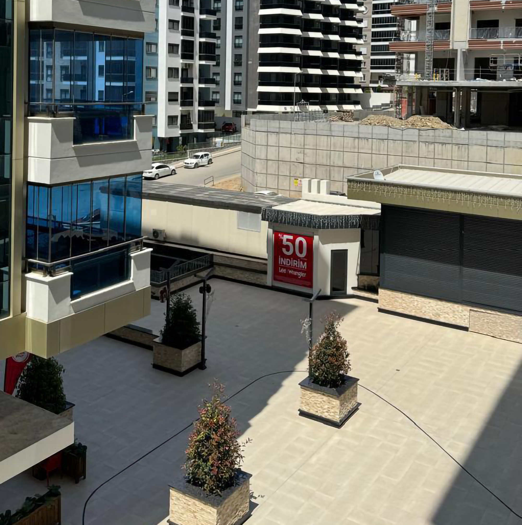Luxurious 1+1 Apartment with Mountain Views in Mahmutlar, Alanya