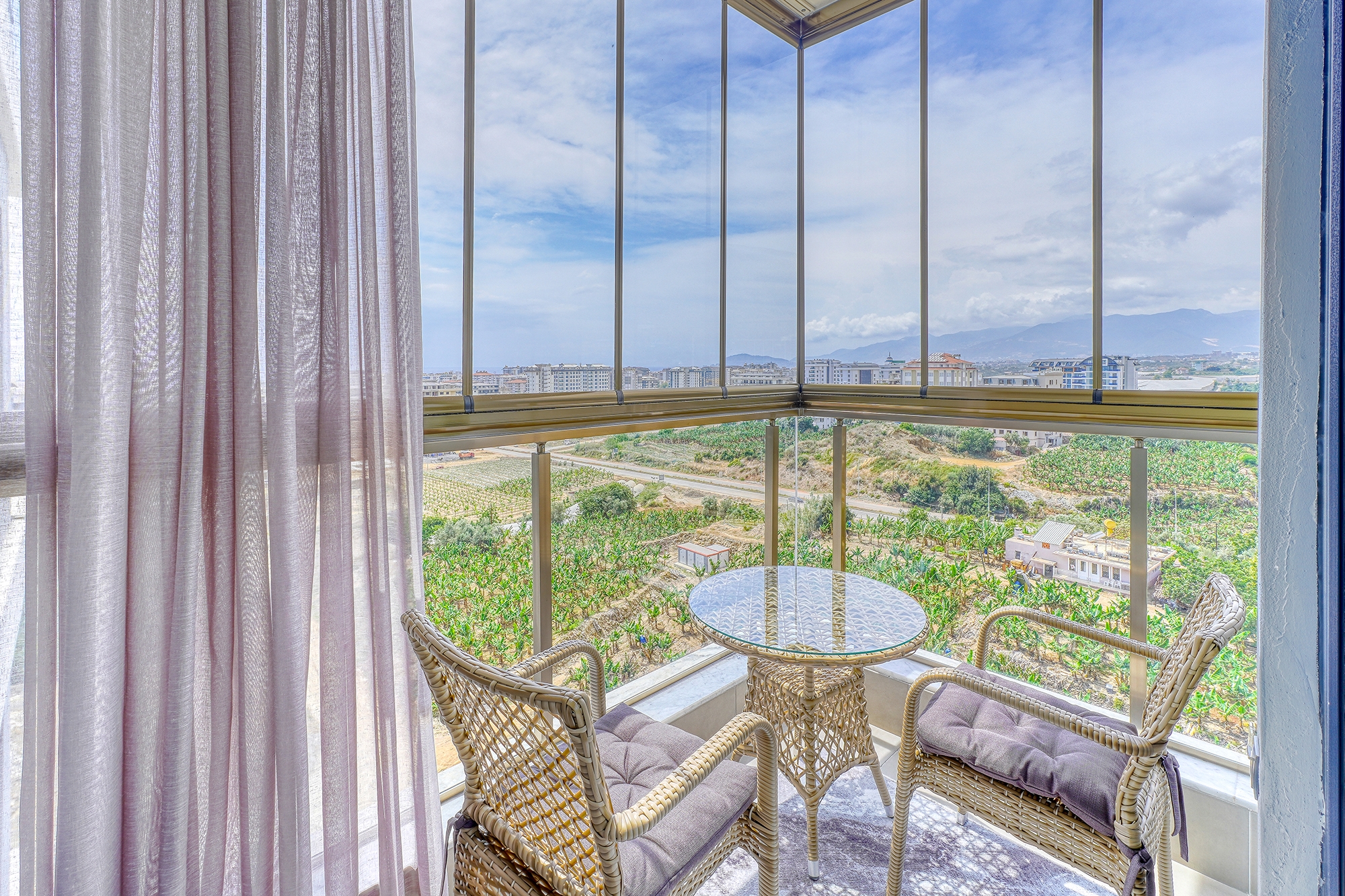 Luxury 1+1 Apartment with Stunning Views in Mahmutlar, Alanya