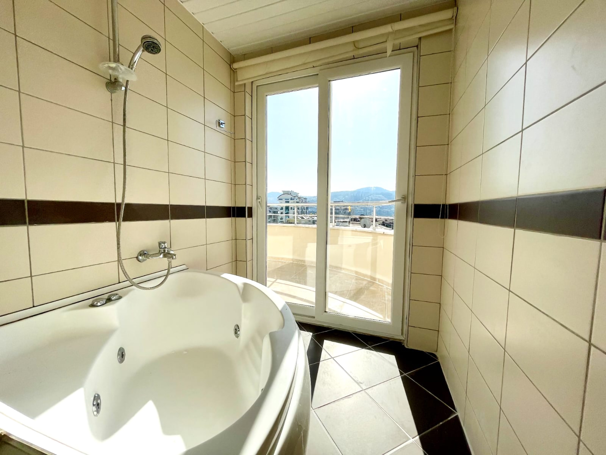 Spacious 3+1 Penthouse with Breathtaking Views, Mahmutlar