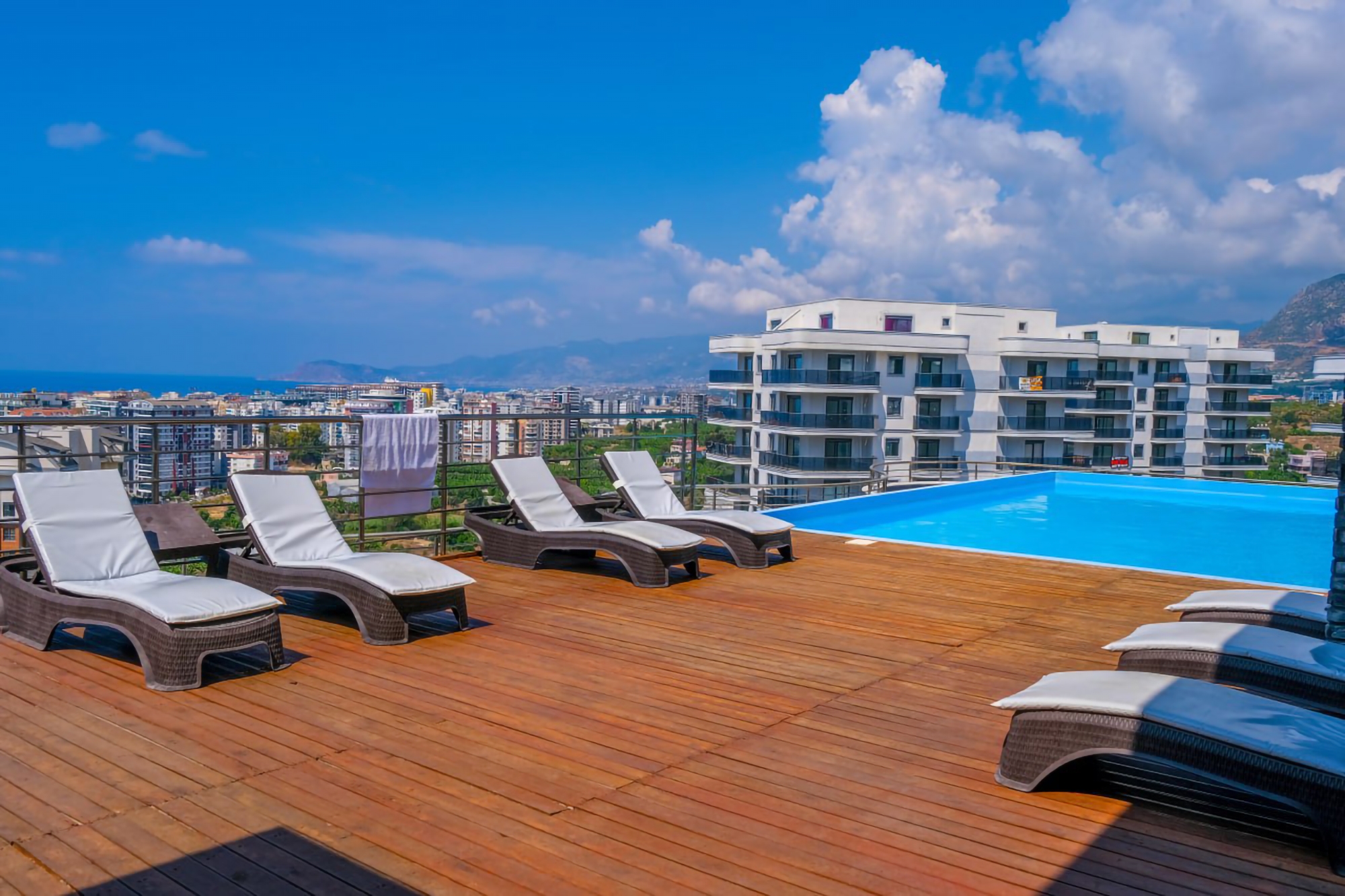 Luksus 2+1 Lejlighed med Hav- og Bjergudsigt, Alanya