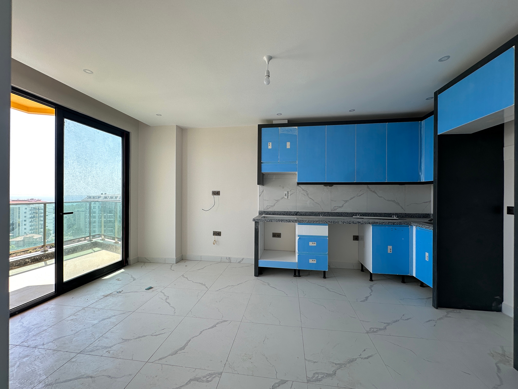 Luksus 1+1 Lejlighed med Fantastisk Hav- og Bjergudsigt, Avsallar