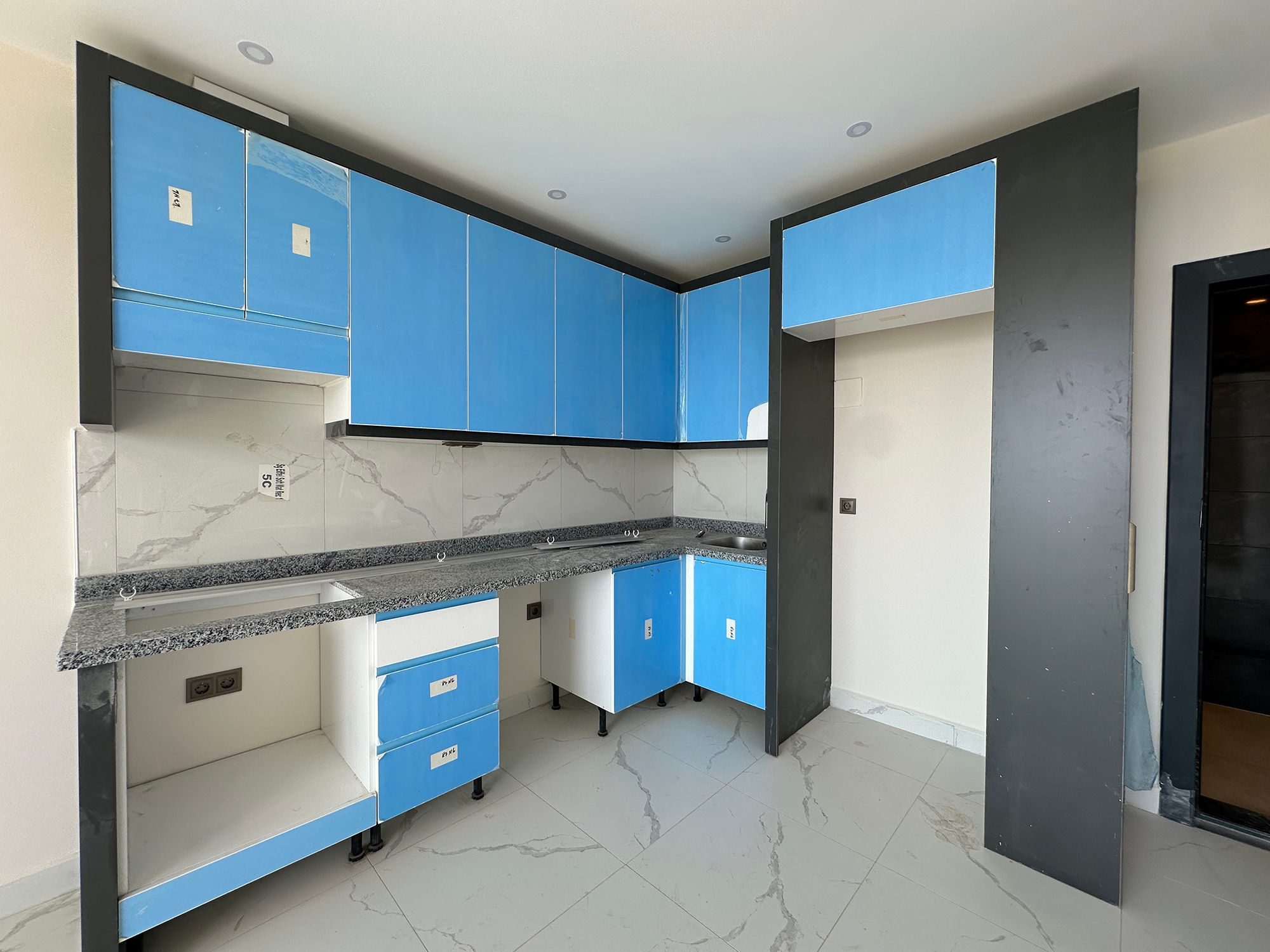 Luksus 1+1 Lejlighed med Fantastisk Hav- og Bjergudsigt, Avsallar