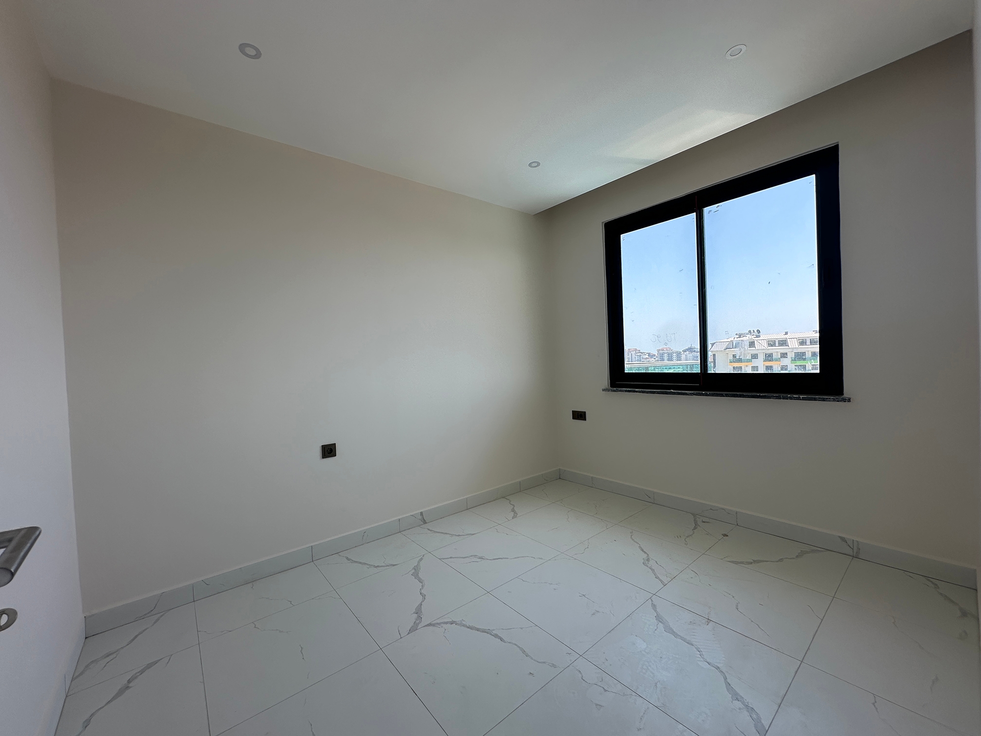 Luksus 1+1 Lejlighed med Fantastisk Hav- og Bjergudsigt, Avsallar