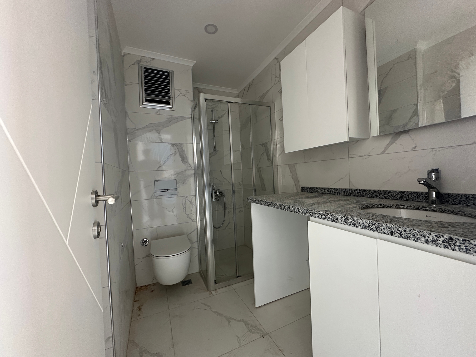 Luksus 1+1 Lejlighed med Fantastisk Hav- og Bjergudsigt, Avsallar