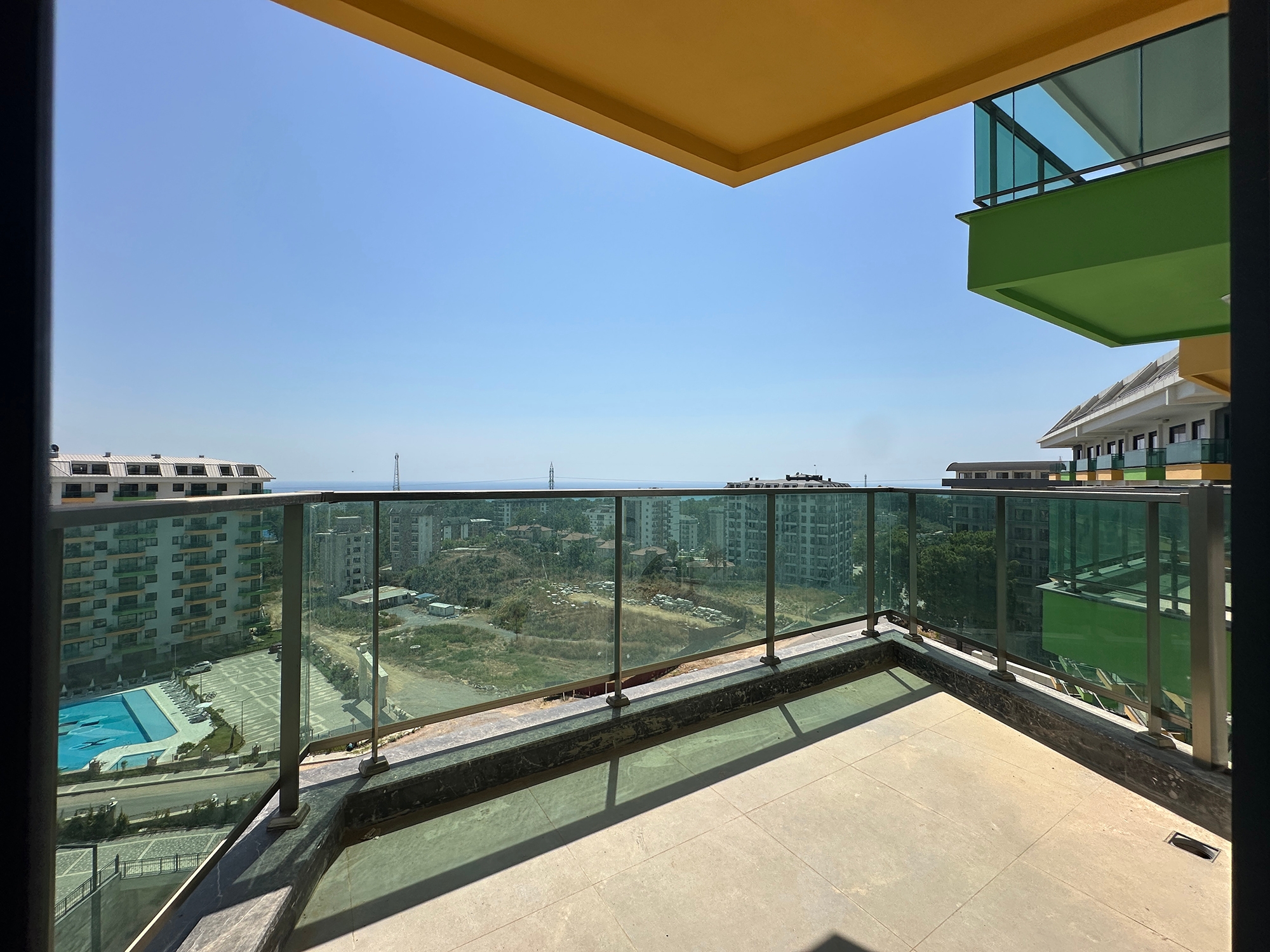 Luksus 1+1 Lejlighed med Fantastisk Hav- og Bjergudsigt, Avsallar