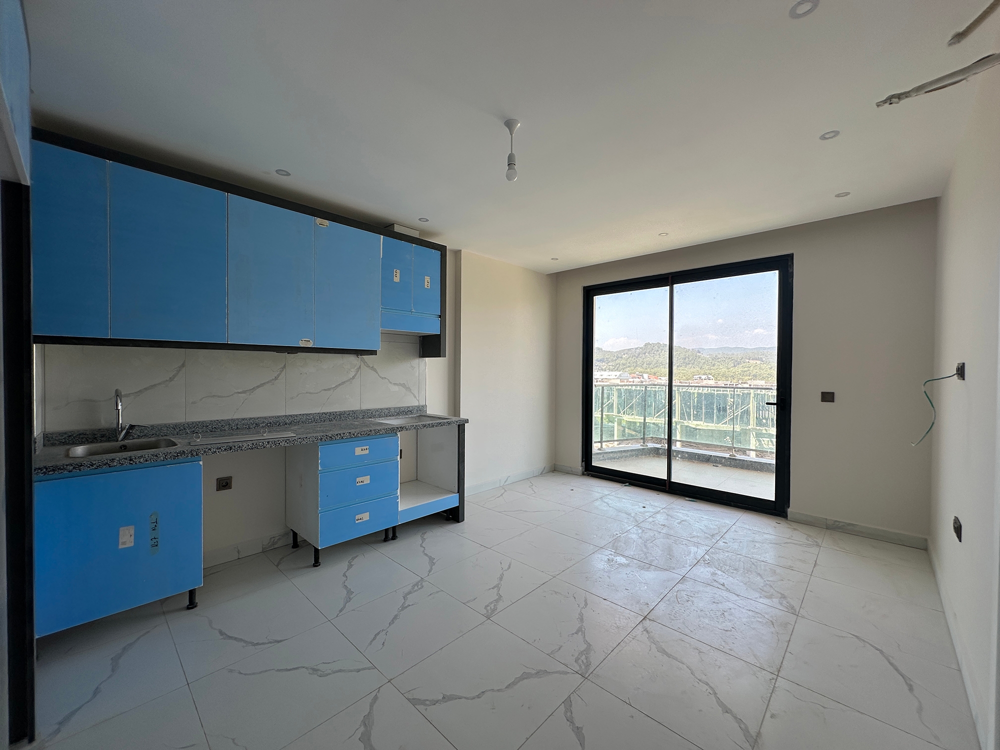 Moderne 1+1 Lejlighed med Bjergudsigt i Avsallar, Alanya