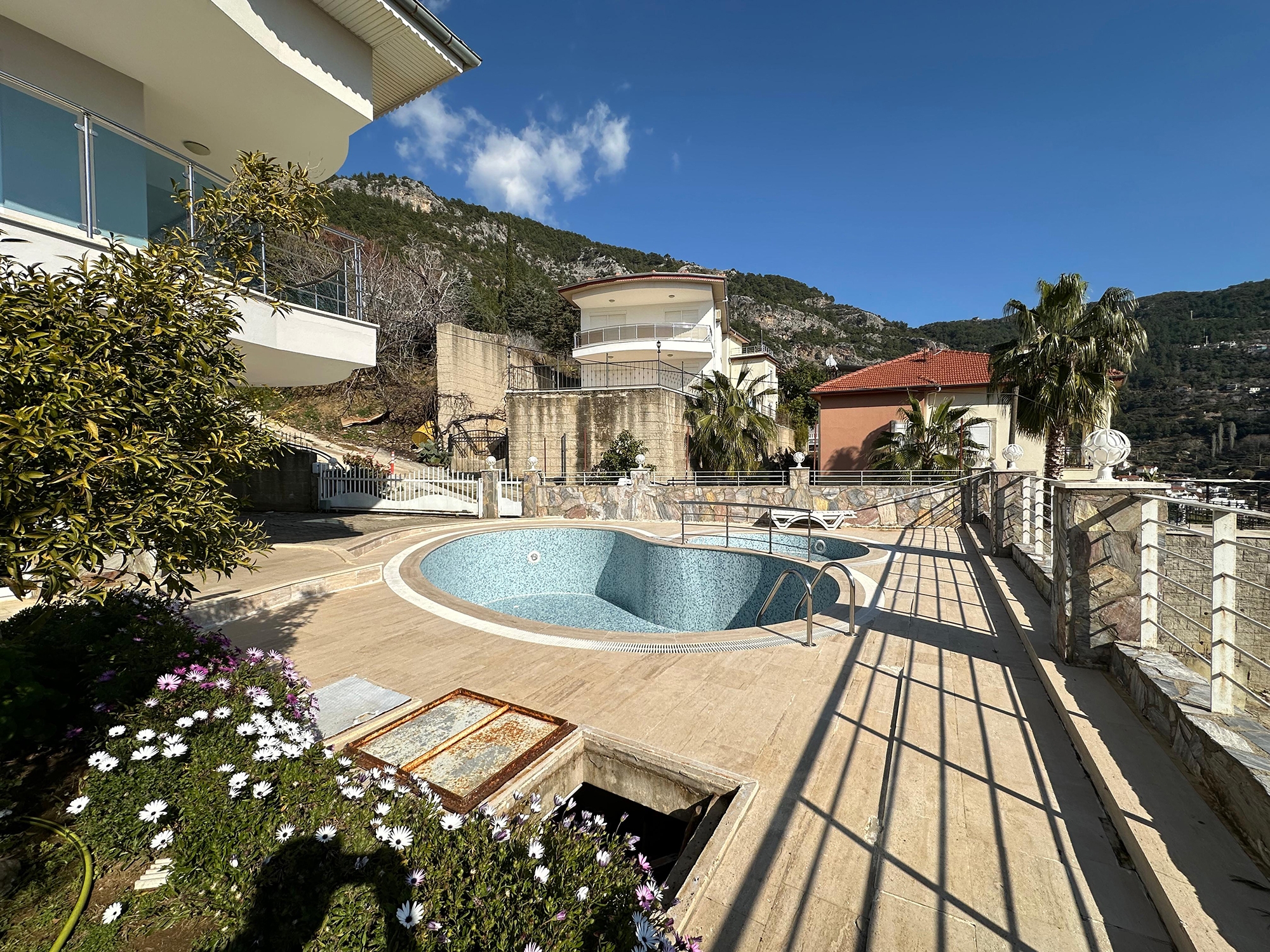 Luxurious 5+1 Villa with Breathtaking Views in Alanya - Bektas