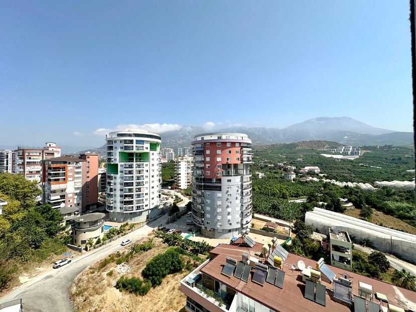 Geräumiges 4+1 Luxusapartment mit Bergblick, Alanya
