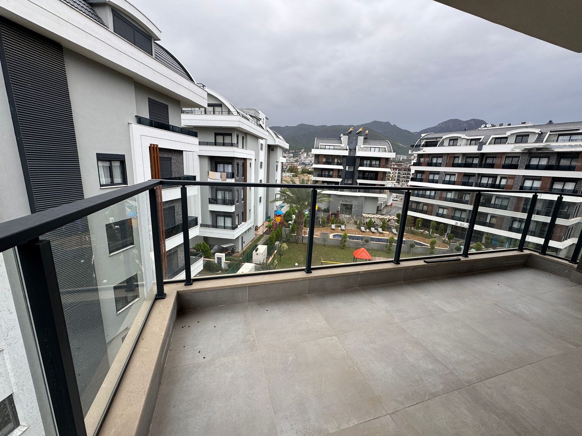 Luksuriøs 3+1 Leilighet med Fjellutsikt, Alanya - Oba