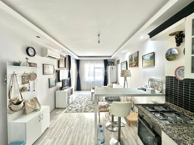 Centralt beliggende 1+1 lejlighed i Oba, Alanya