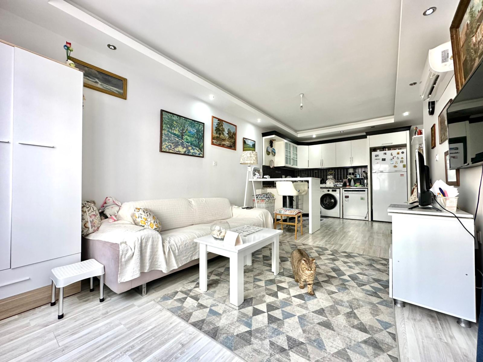 Centralt beliggende 1+1 lejlighed i Oba, Alanya