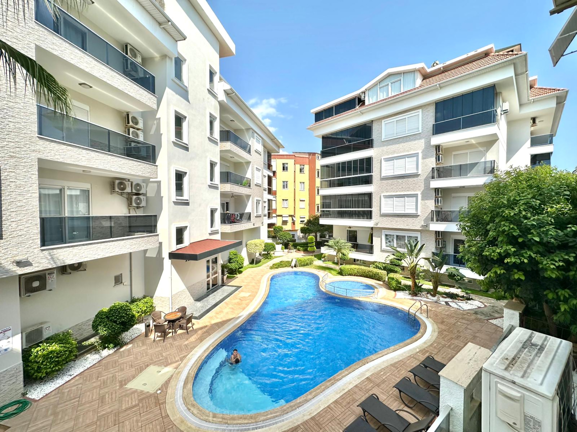 Centralt beliggende 1+1 lejlighed i Oba, Alanya