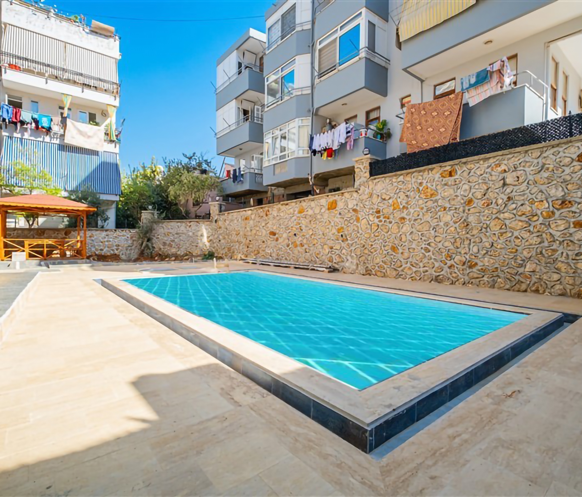 Stilig 1+1 Leilighet med Fjellutsikt i Alanya Oba