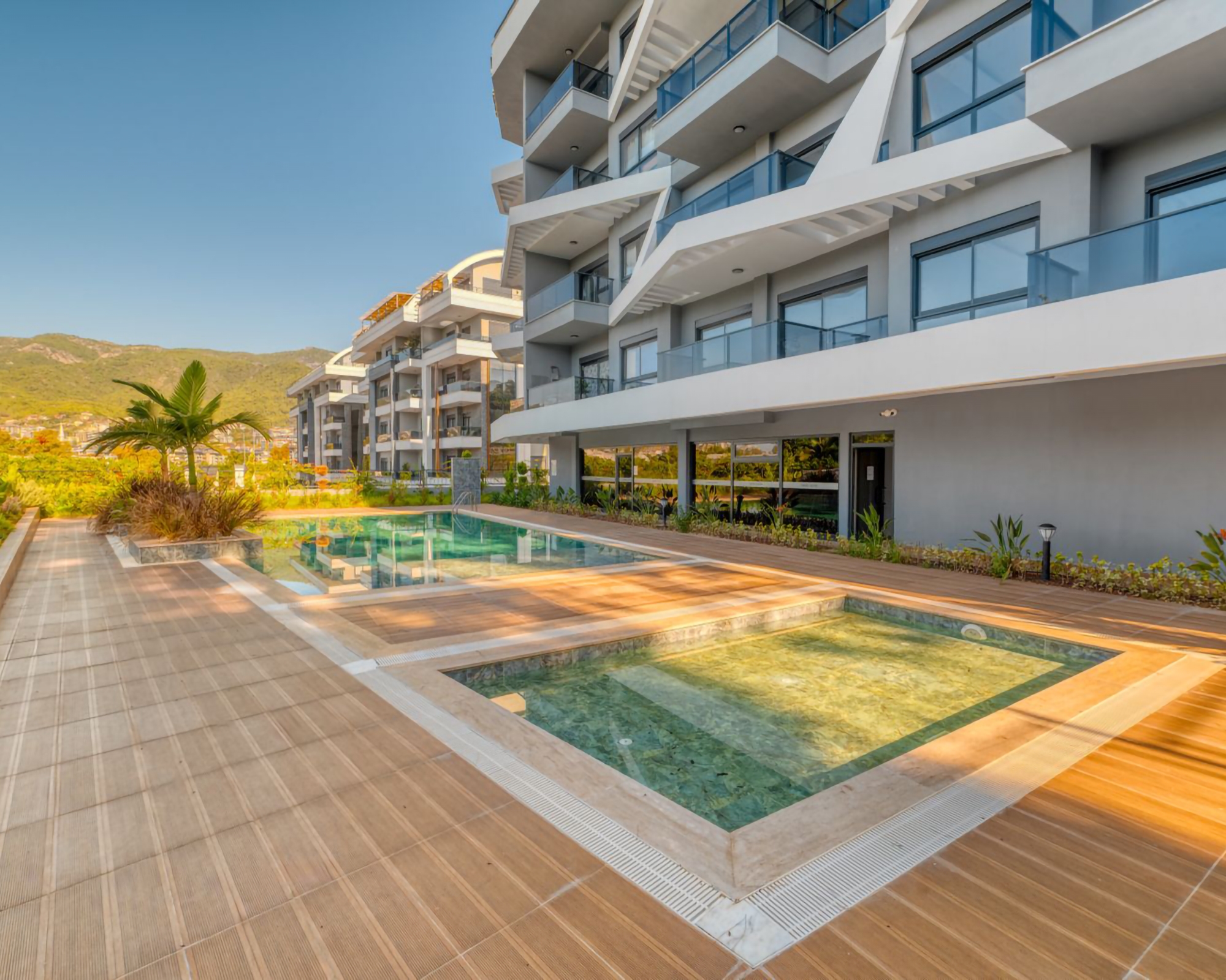 Luksuriøs 1+1 leilighet i Oba, Alanya med fjellutsikt