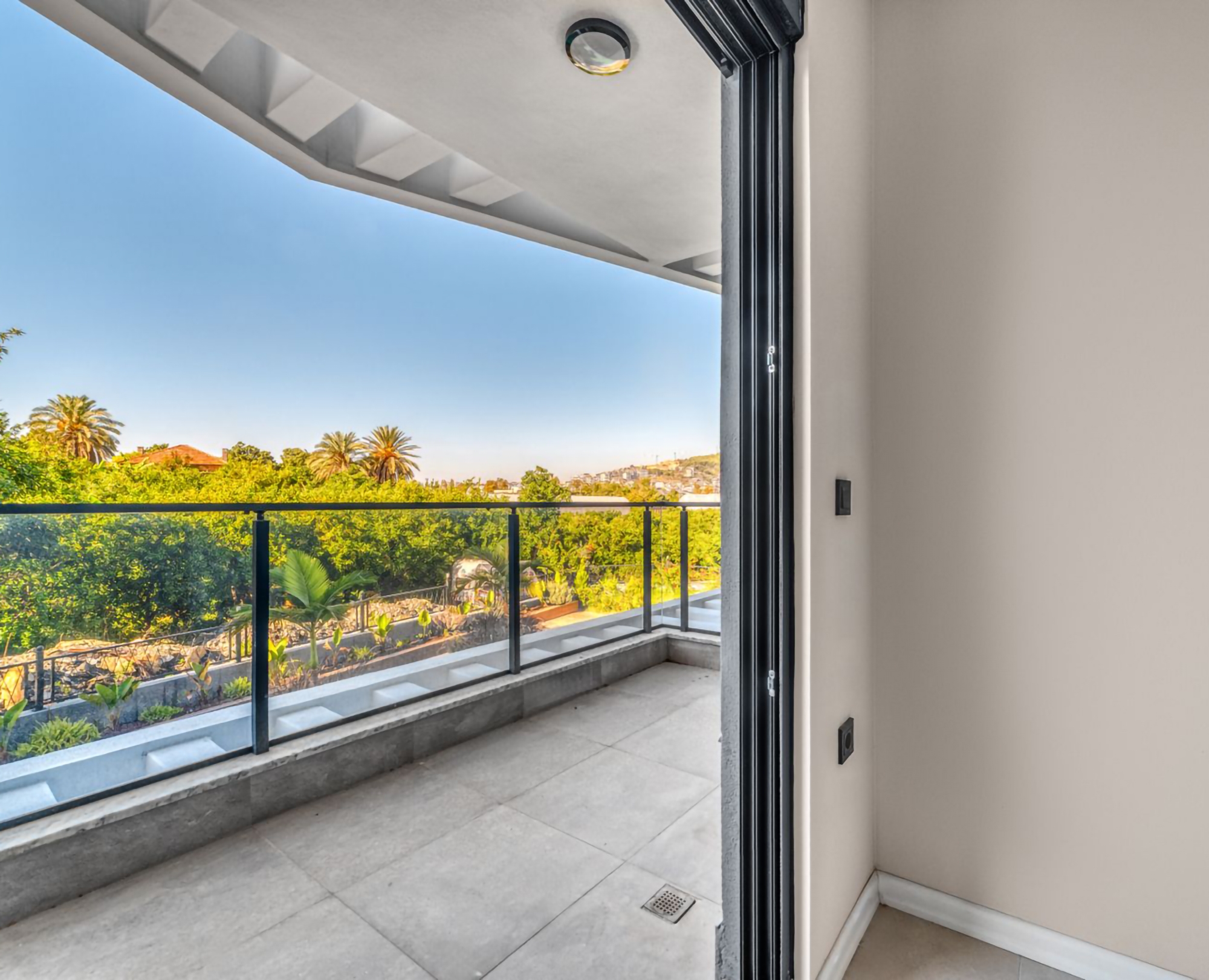 Luksuriøs 1+1 leilighet i Oba, Alanya med fjellutsikt