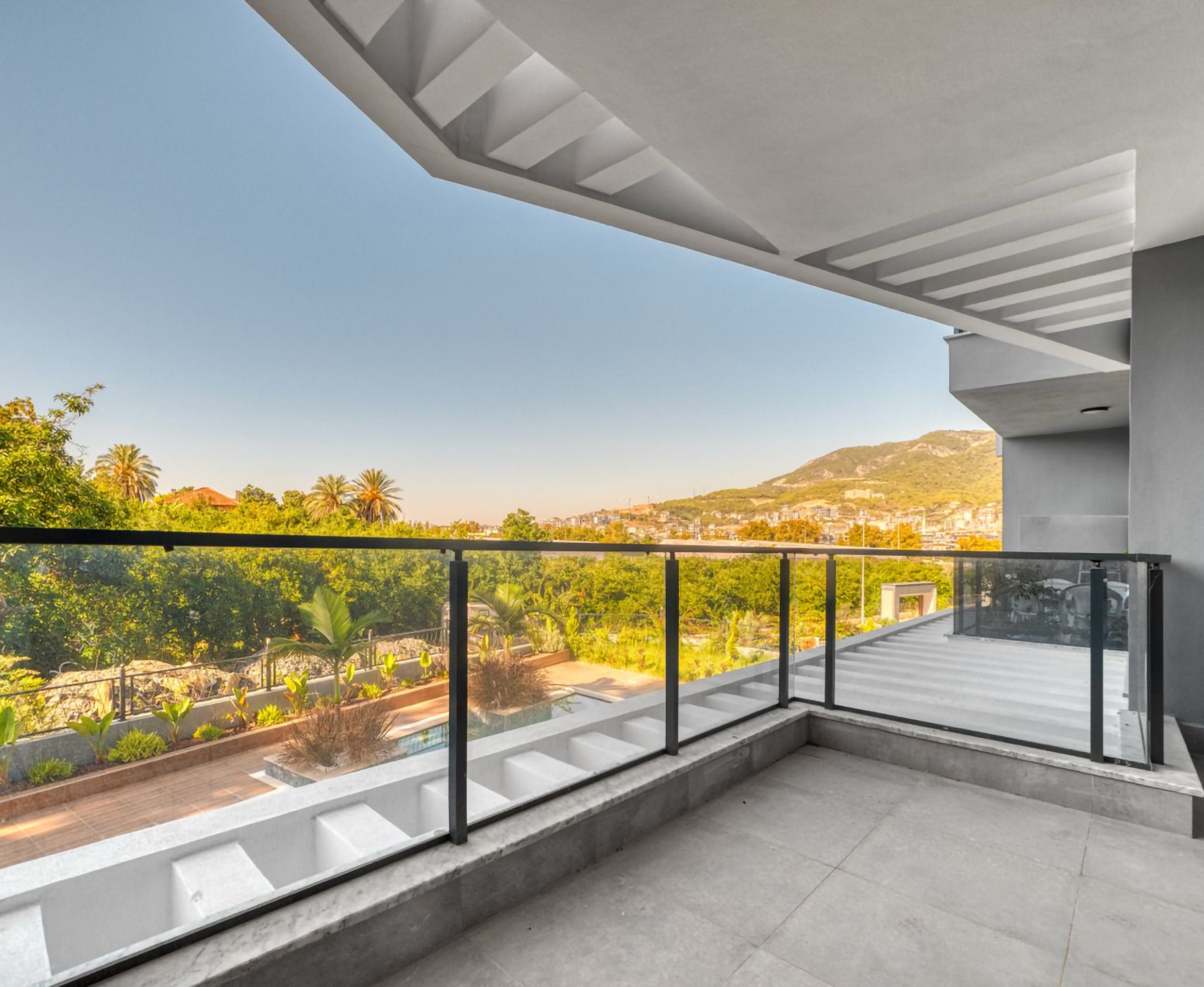 Luksuriøs 1+1 leilighet i Oba, Alanya med fjellutsikt