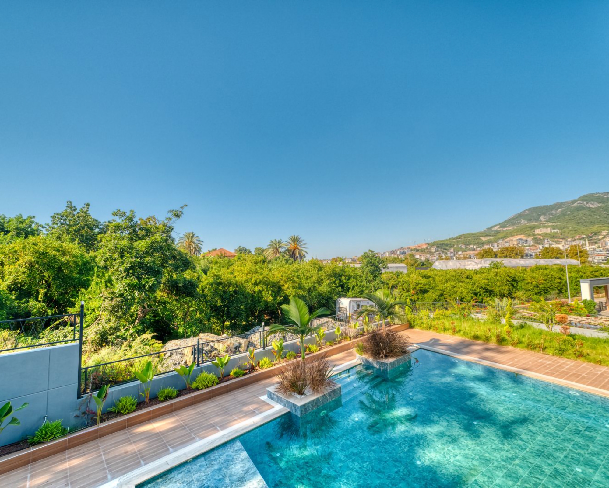 Luksuriøs 1+1 leilighet i Oba, Alanya med fjellutsikt