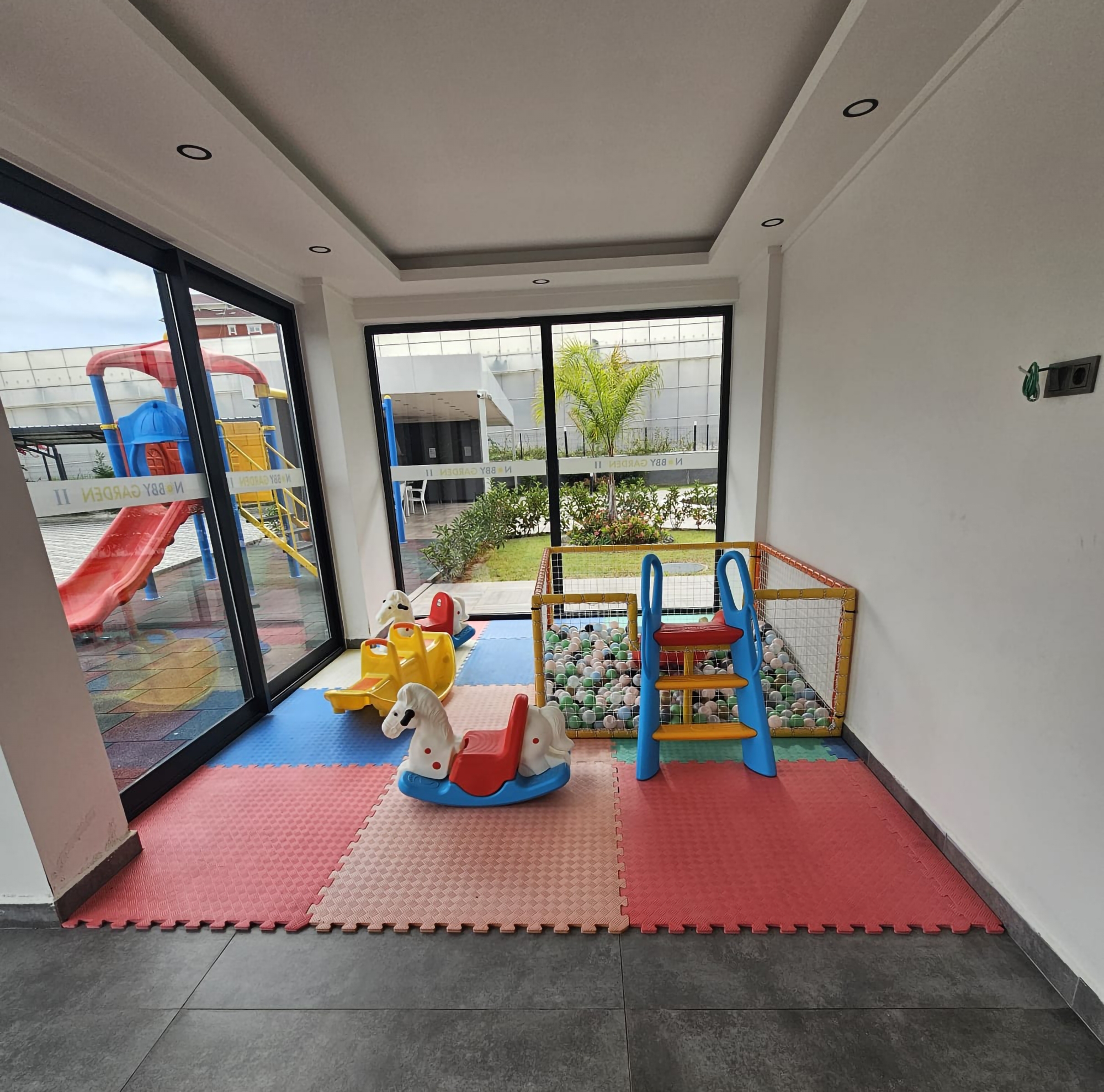 Moderne 1+1 leilighet med fjellutsikt i Avsallar, Alanya