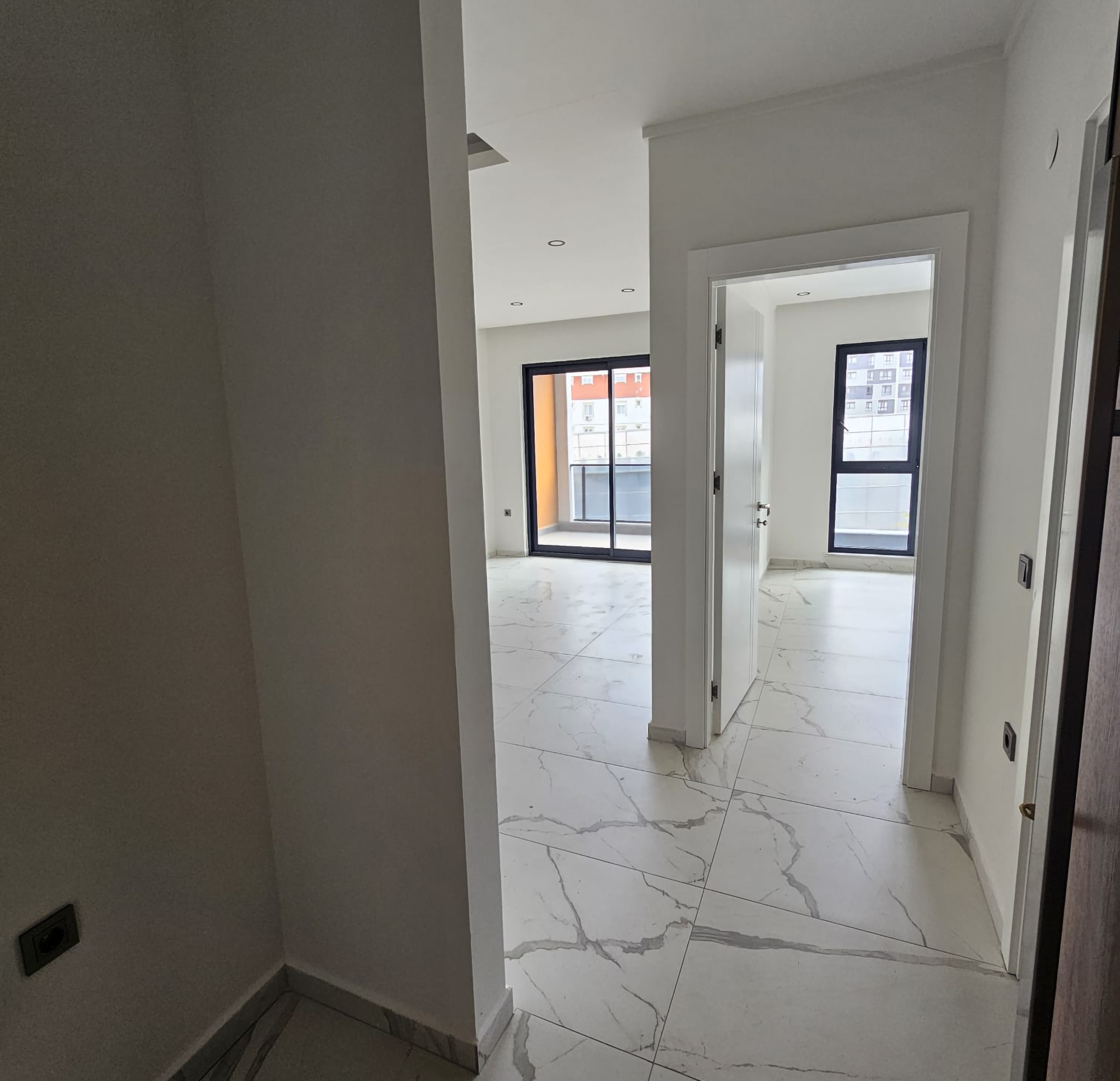 Moderne 1+1 leilighet med fjellutsikt i Avsallar, Alanya