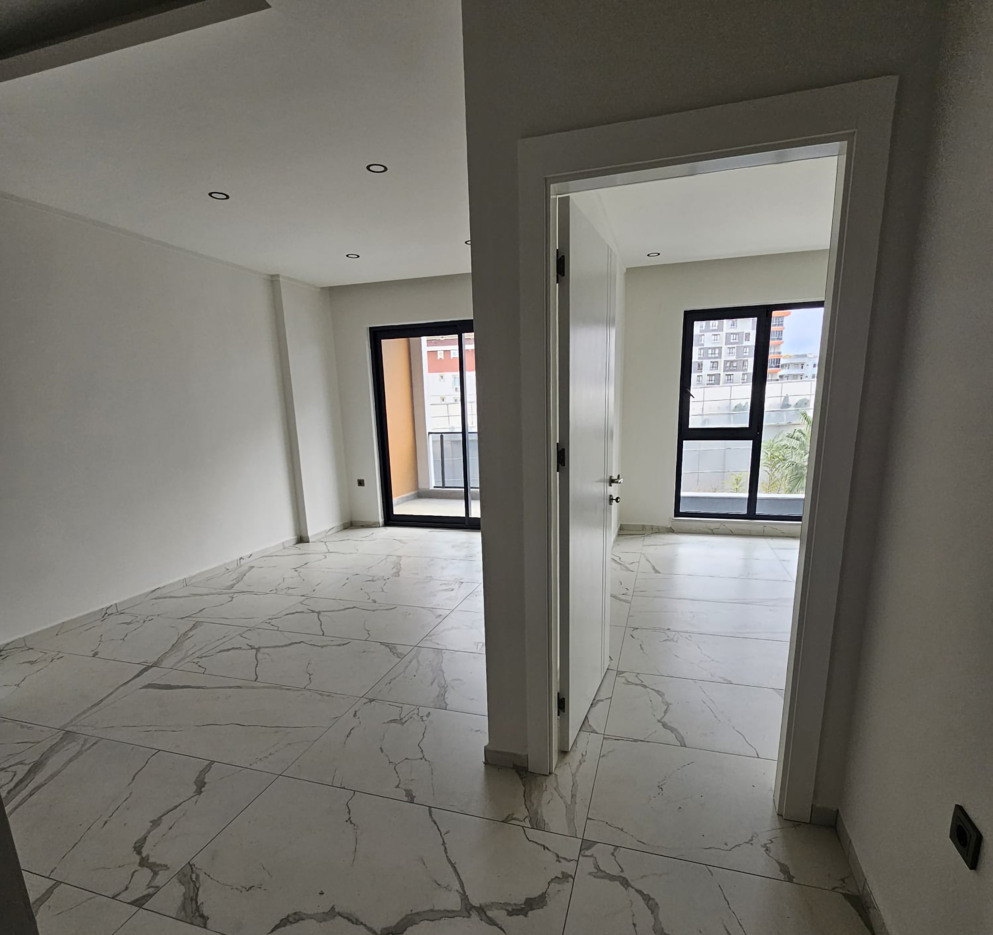 Moderne 1+1 leilighet med fjellutsikt i Avsallar, Alanya