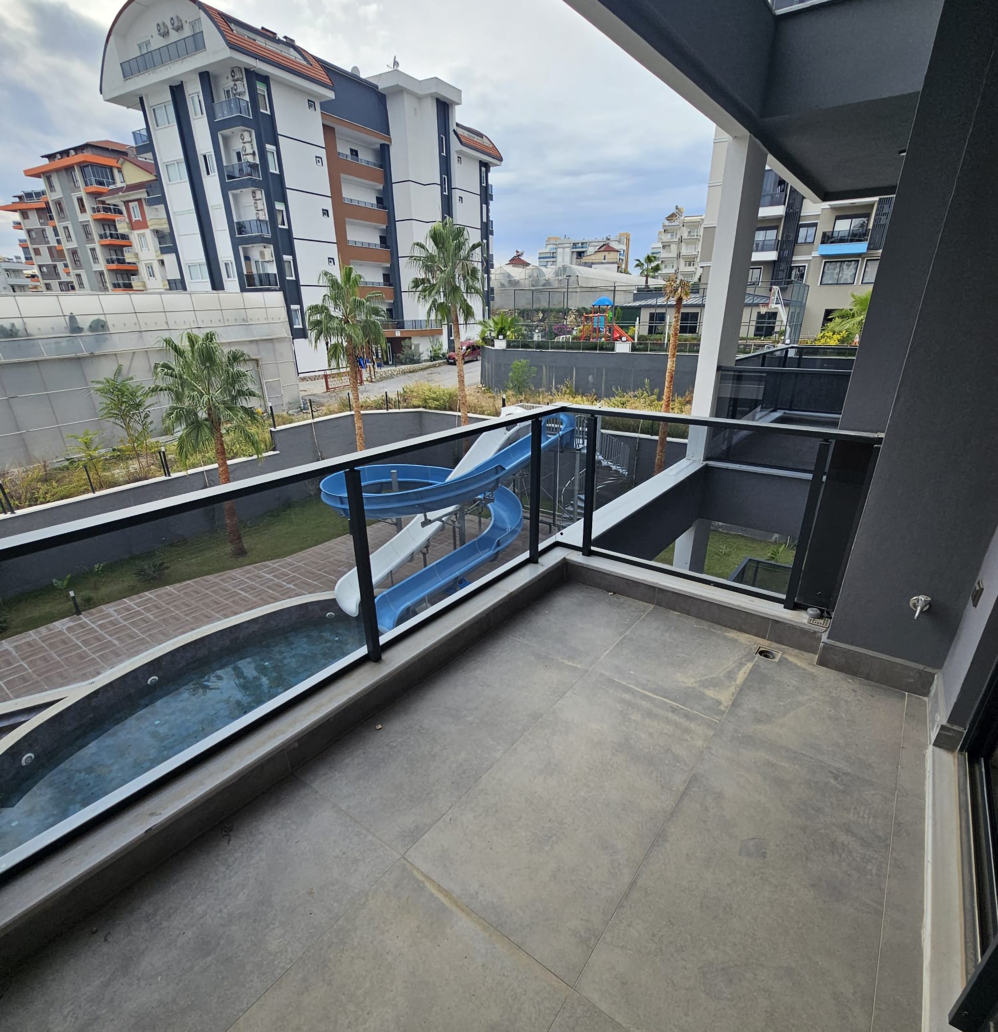 Moderne 1+1 leilighet med fjellutsikt i Avsallar, Alanya