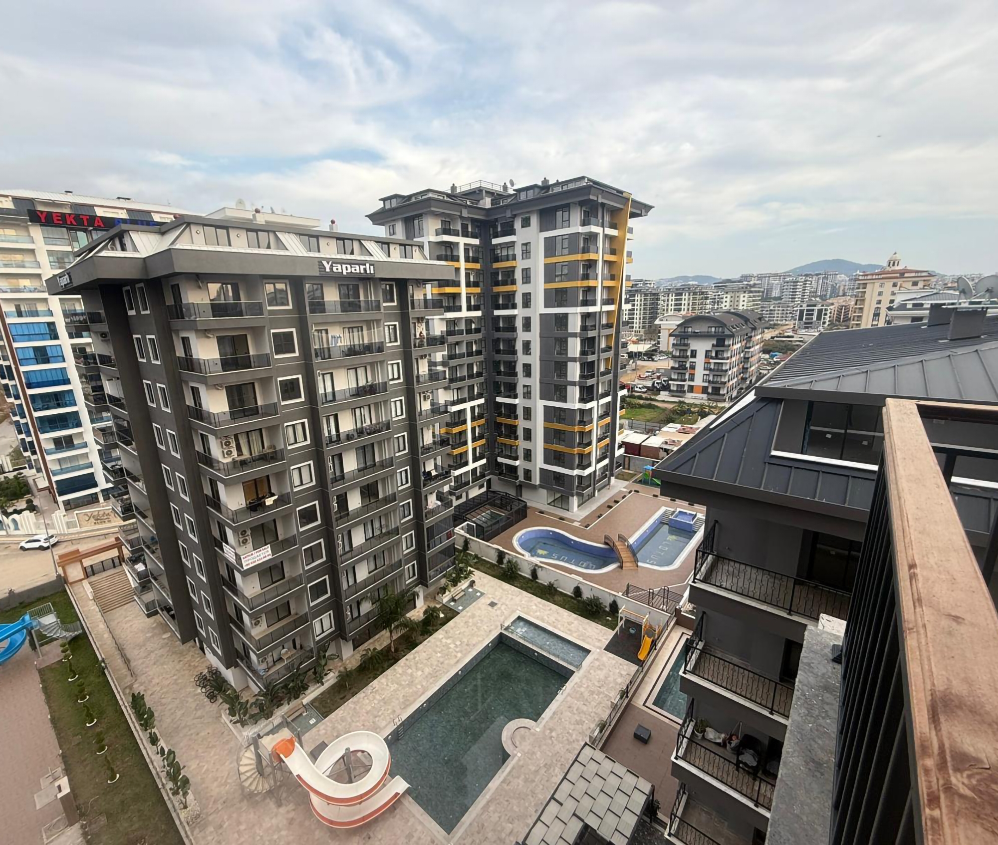 Luksus 1+1 Lejlighed med Bjergudsigt i Mahmutlar, Alanya