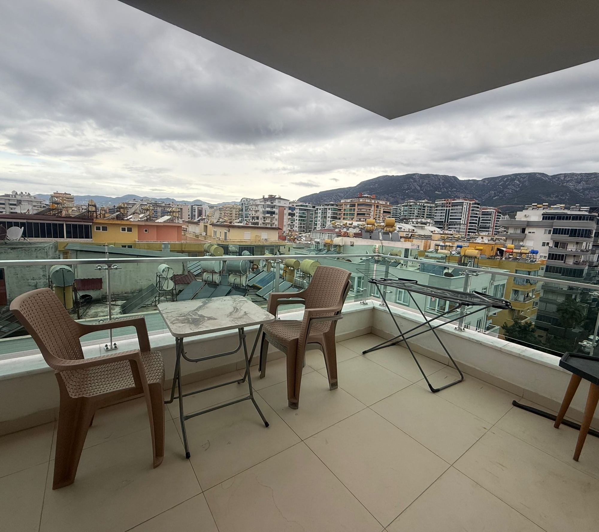 Moderni 1+1 asunto vuorinäköalalla, Alanya