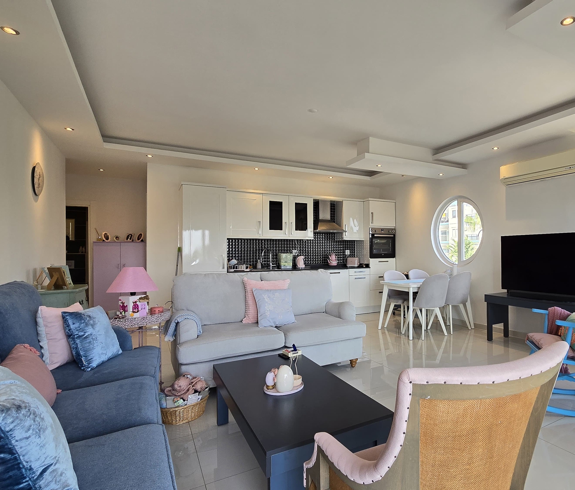 Imponerende 1+1 Lejlighed med Hav- og Bjergudsigt i Kestel, Alanya