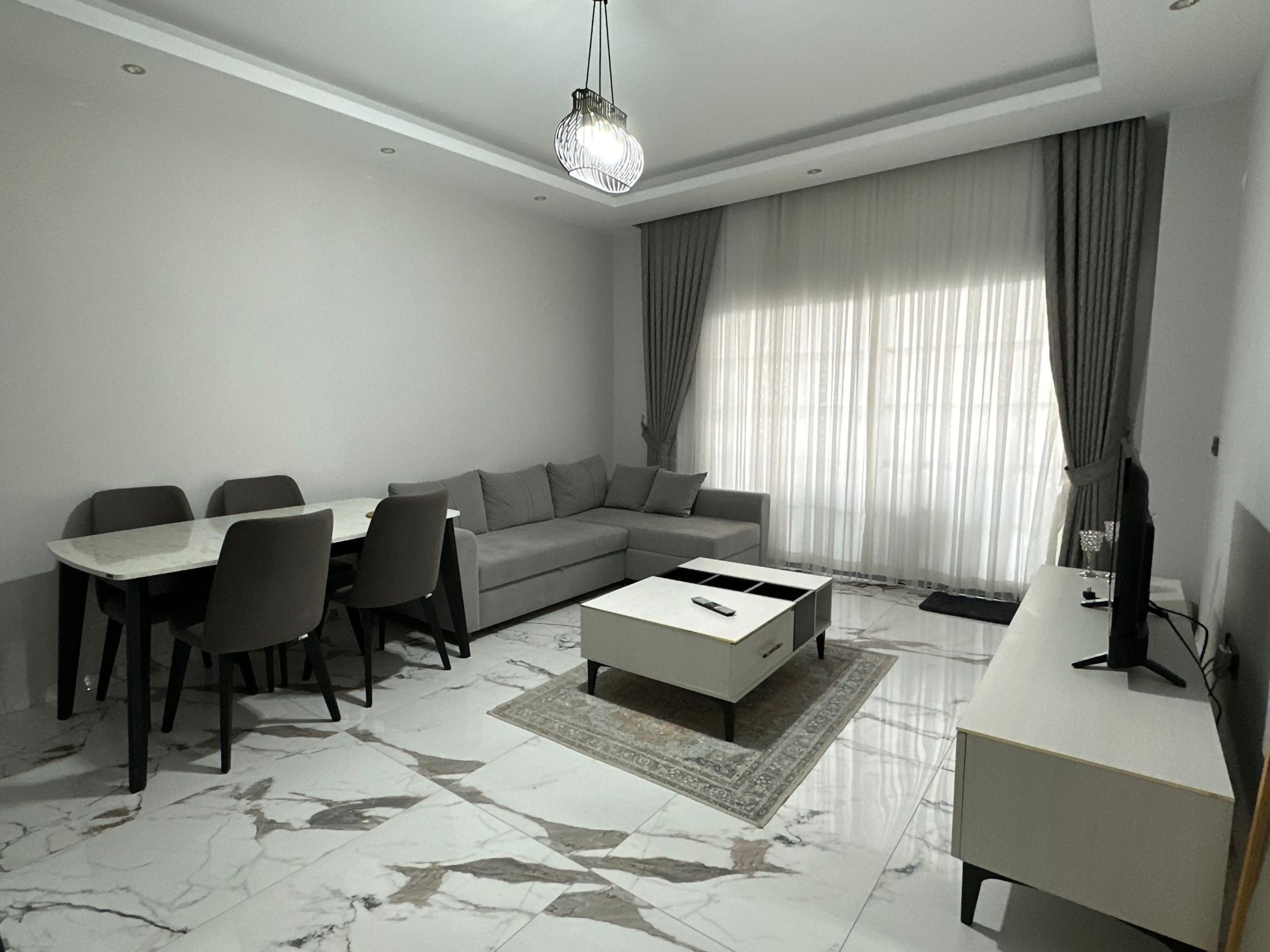 Moderne 1+1 Lejlighed med Hav- og Bjergudsigt i Kestel, Alanya