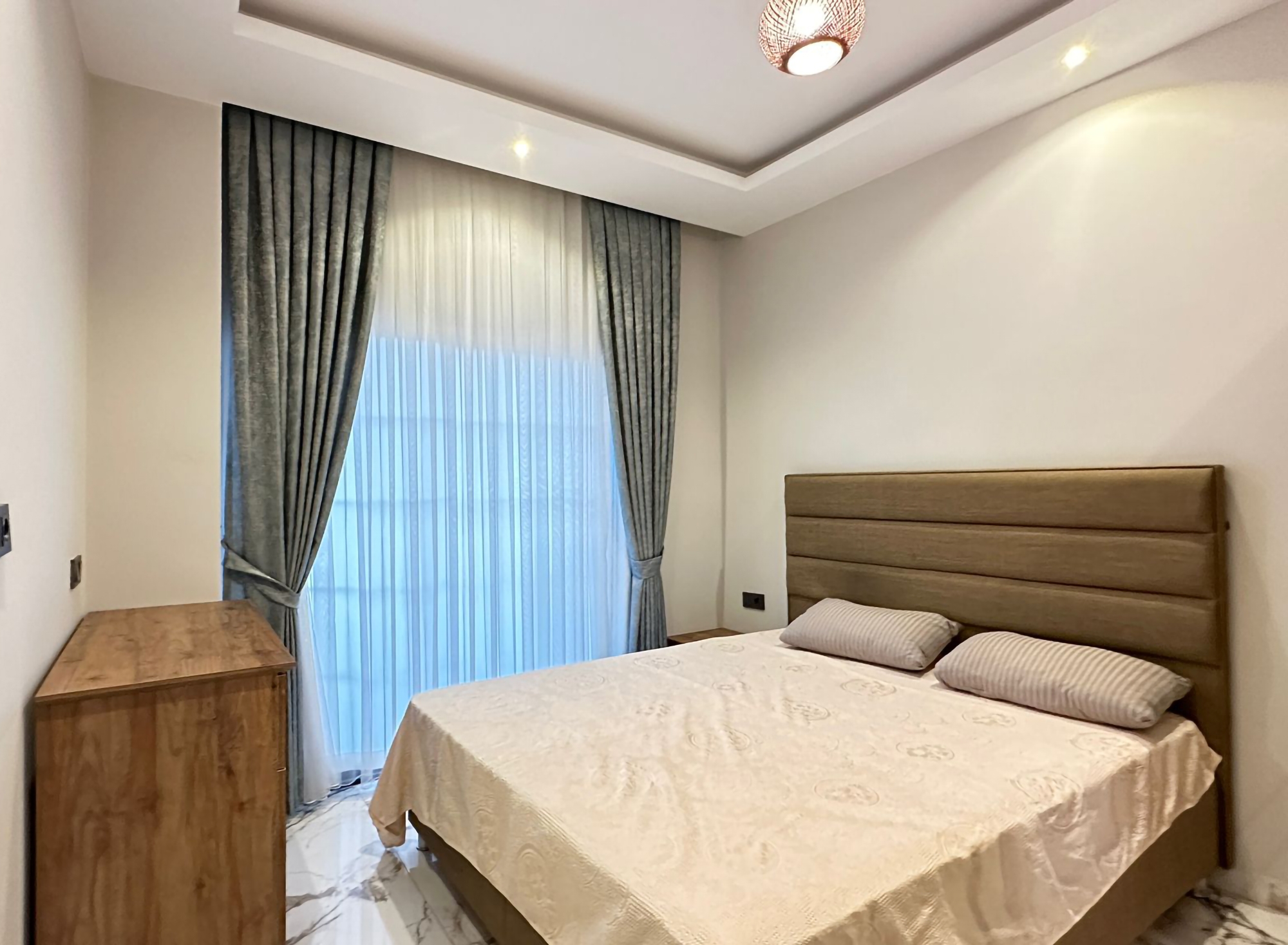 Moderne 1+1 Lejlighed med Hav- og Bjergudsigt i Kestel, Alanya